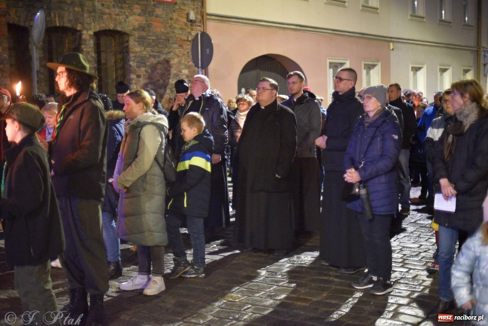 Zdjęcie w galerii na portalu naszraciborz.pl: Droga krzyżowa ulicami Raciborza z rozważaniami o. Cherubina [FOTO i WIDEO] wiadomości z regionu