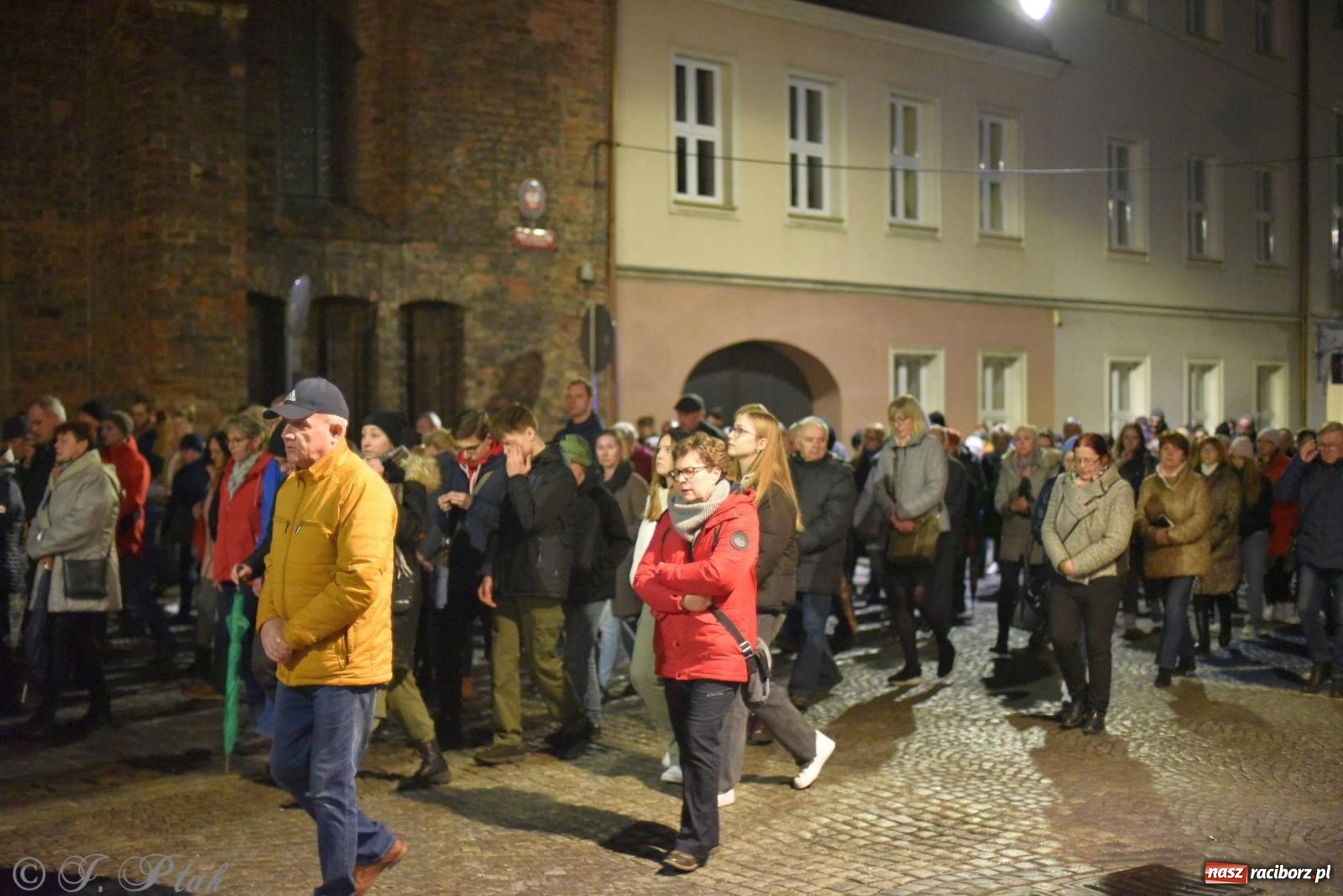 Zdjęcie w galerii na portalu naszraciborz.pl: Droga krzyżowa ulicami Raciborza z rozważaniami o. Cherubina [FOTO i WIDEO] wiadomości z regionu