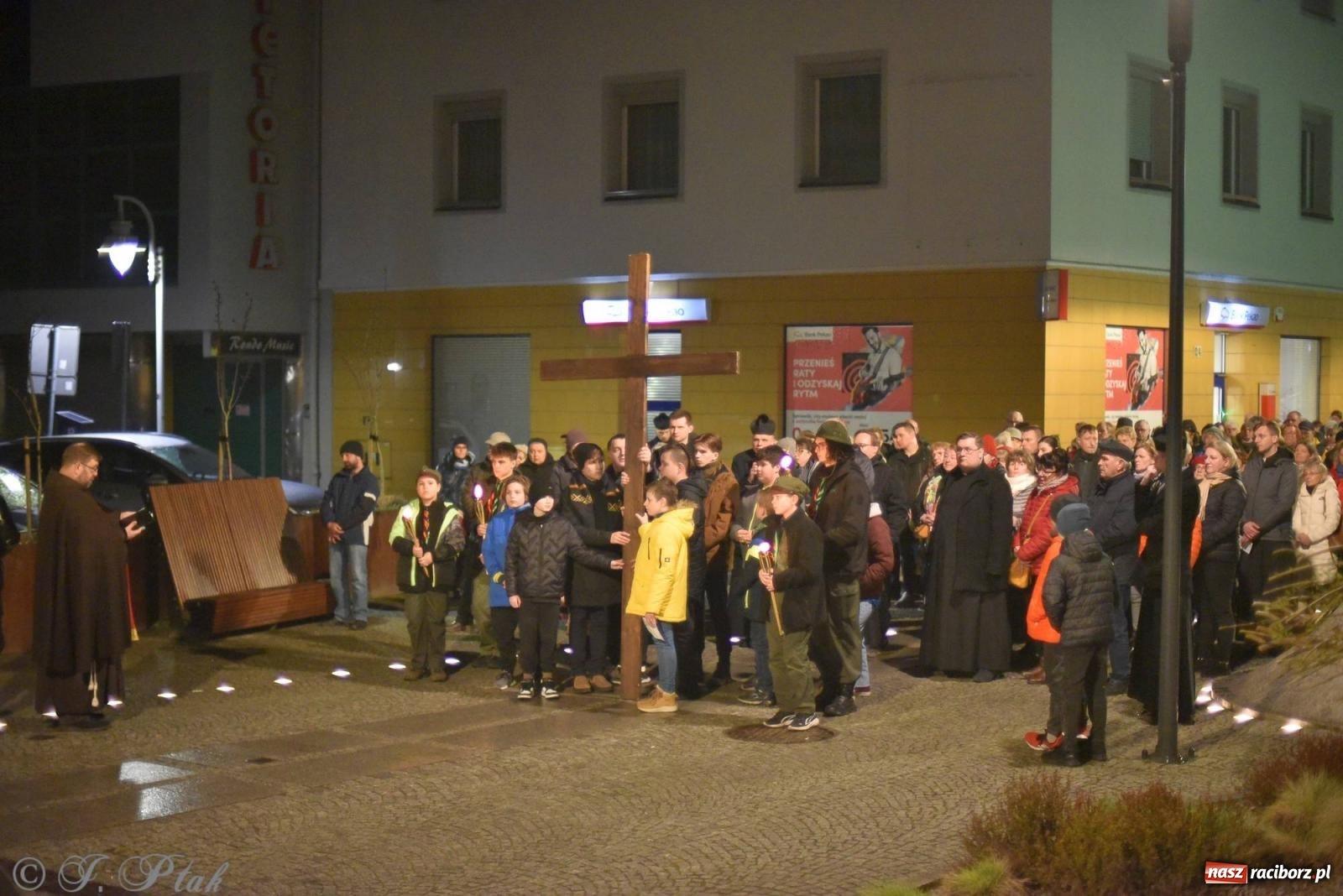 Zdjęcie w galerii na portalu naszraciborz.pl: Droga krzyżowa ulicami Raciborza z rozważaniami o. Cherubina [FOTO i WIDEO] wiadomości z regionu