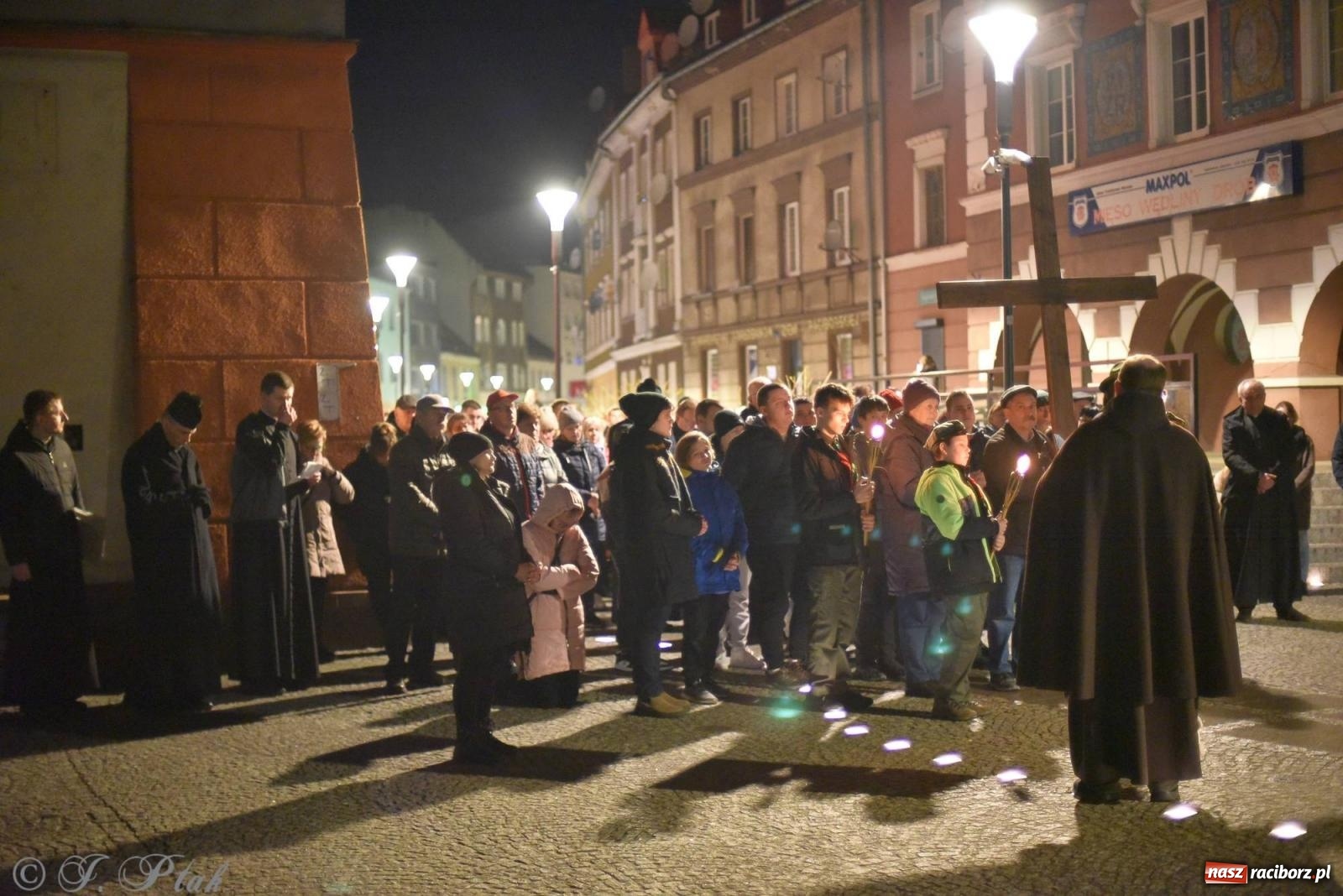 Zdjęcie w galerii na portalu naszraciborz.pl: Droga krzyżowa ulicami Raciborza z rozważaniami o. Cherubina [FOTO i WIDEO] wiadomości z regionu