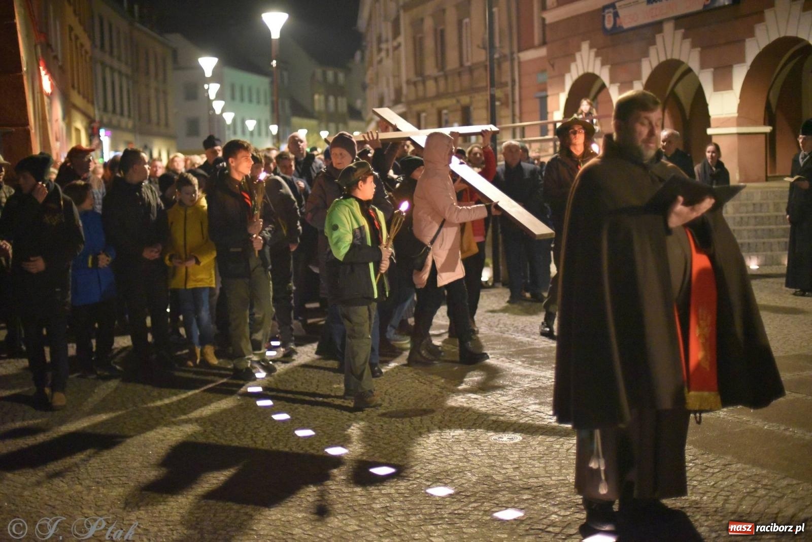 Zdjęcie w galerii na portalu naszraciborz.pl: Droga krzyżowa ulicami Raciborza z rozważaniami o. Cherubina [FOTO i WIDEO] wiadomości z regionu