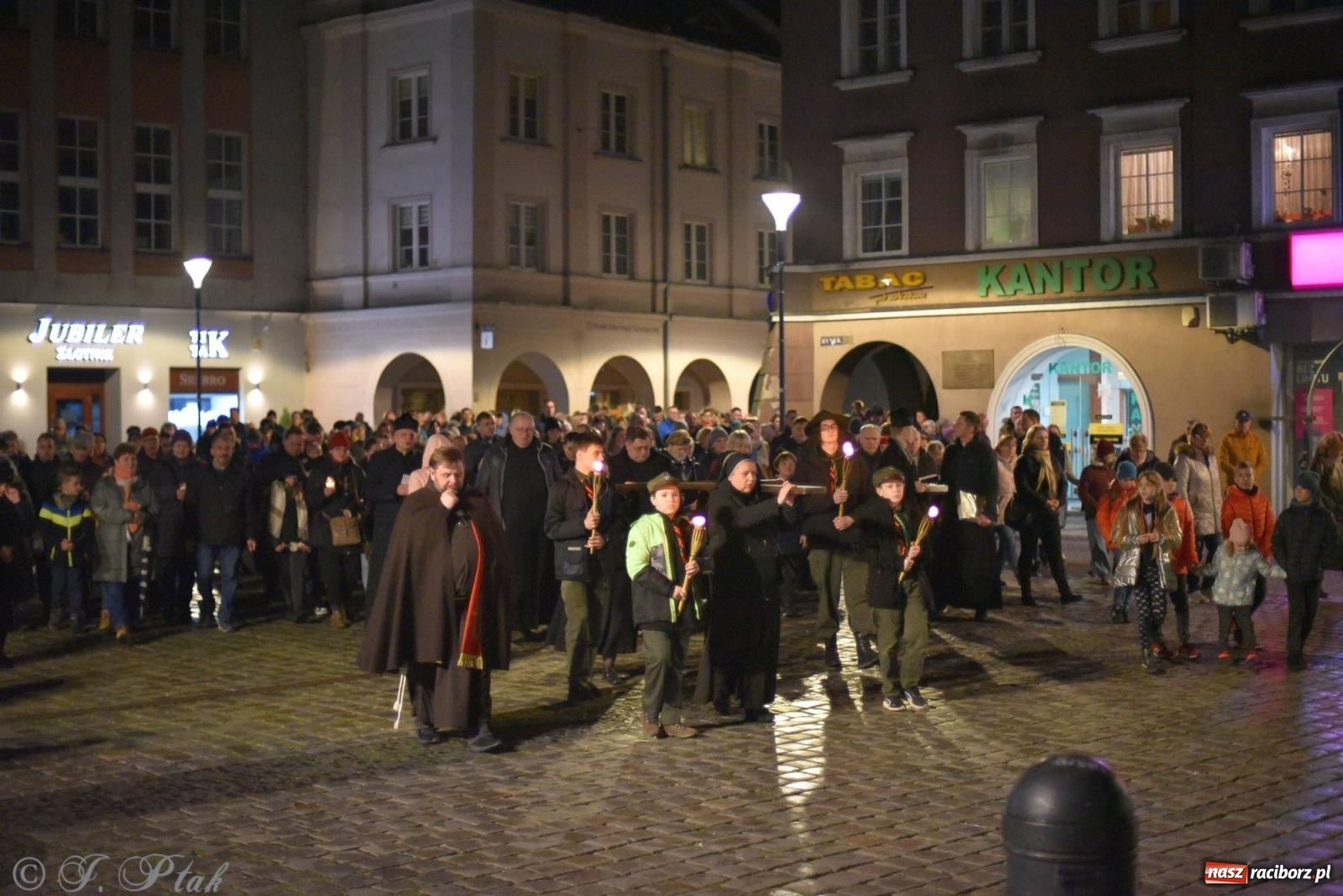 Zdjęcie w galerii na portalu naszraciborz.pl: Droga krzyżowa ulicami Raciborza z rozważaniami o. Cherubina [FOTO i WIDEO] wiadomości z regionu