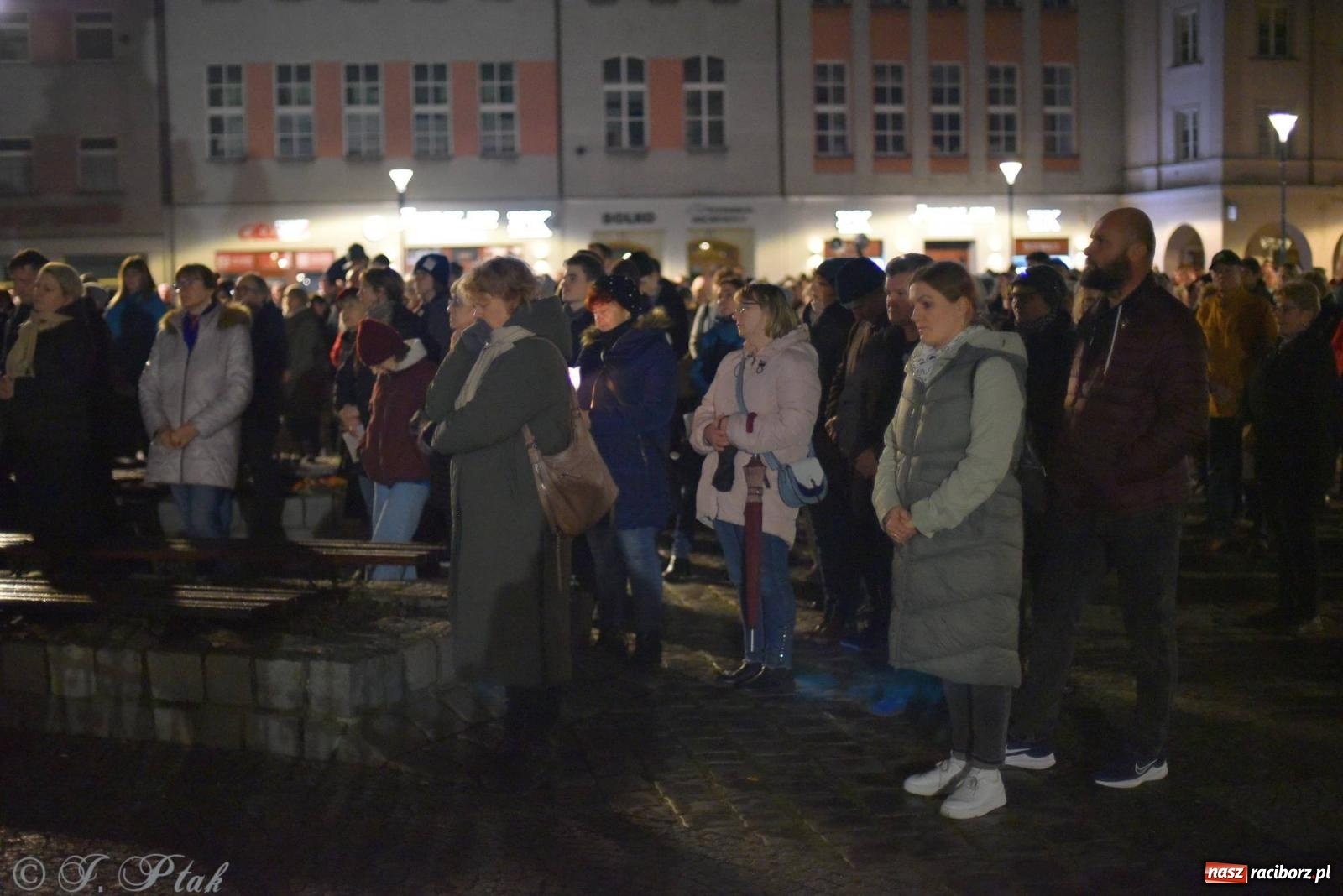 Zdjęcie w galerii na portalu naszraciborz.pl: Droga krzyżowa ulicami Raciborza z rozważaniami o. Cherubina [FOTO i WIDEO] wiadomości z regionu