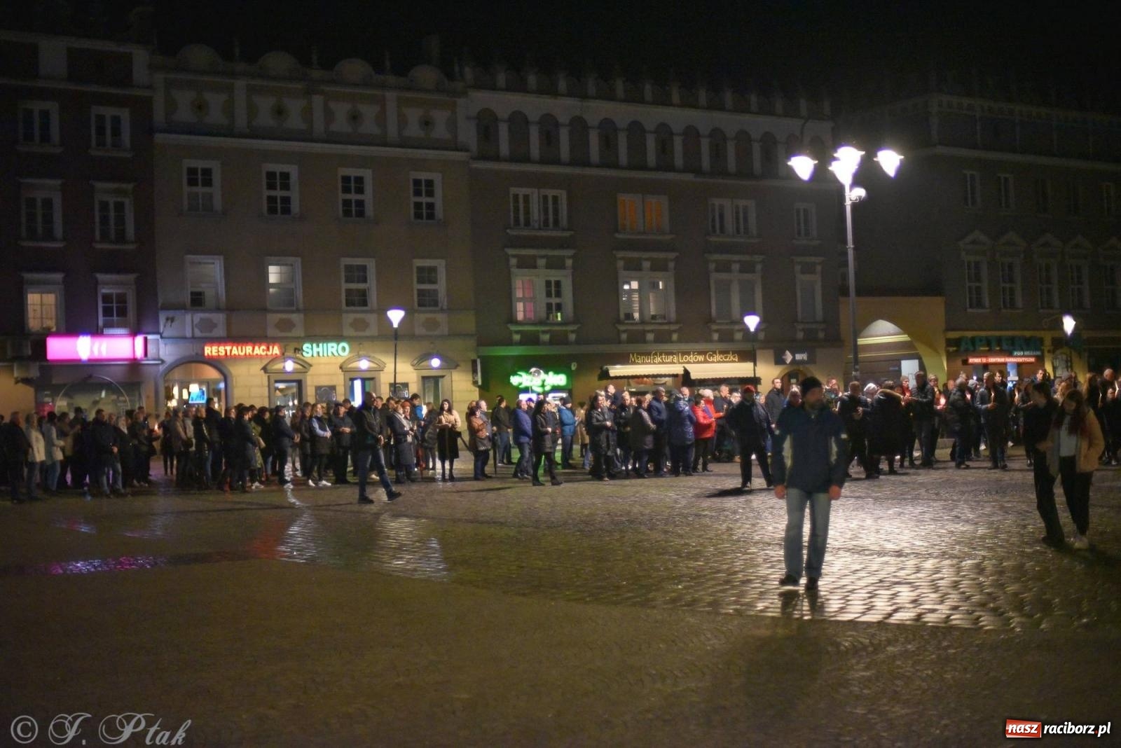 Zdjęcie w galerii na portalu naszraciborz.pl: Droga krzyżowa ulicami Raciborza z rozważaniami o. Cherubina [FOTO i WIDEO] wiadomości z regionu