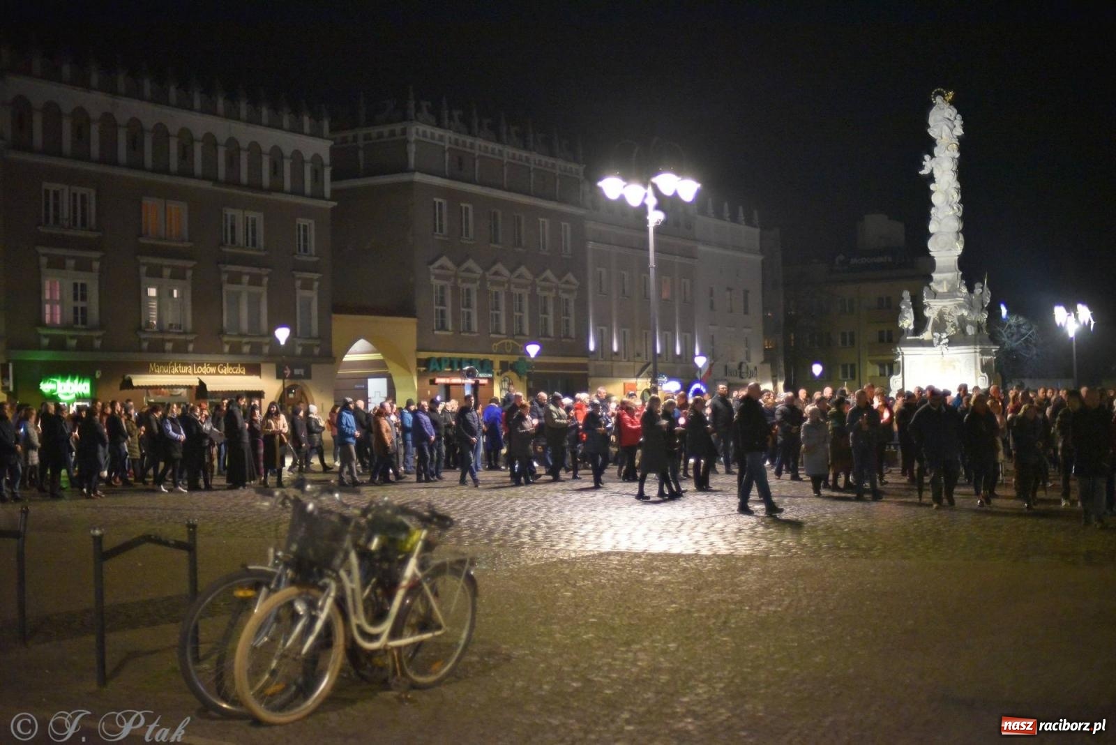 Zdjęcie w galerii na portalu naszraciborz.pl: Droga krzyżowa ulicami Raciborza z rozważaniami o. Cherubina [FOTO i WIDEO] wiadomości z regionu