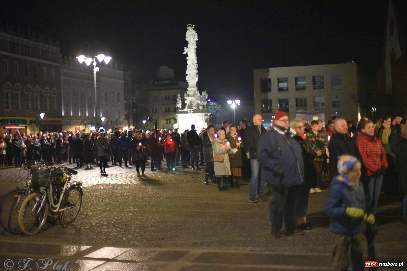 Zdjęcie w galerii na portalu naszraciborz.pl: Droga krzyżowa ulicami Raciborza z rozważaniami o. Cherubina [FOTO i WIDEO] wiadomości z regionu