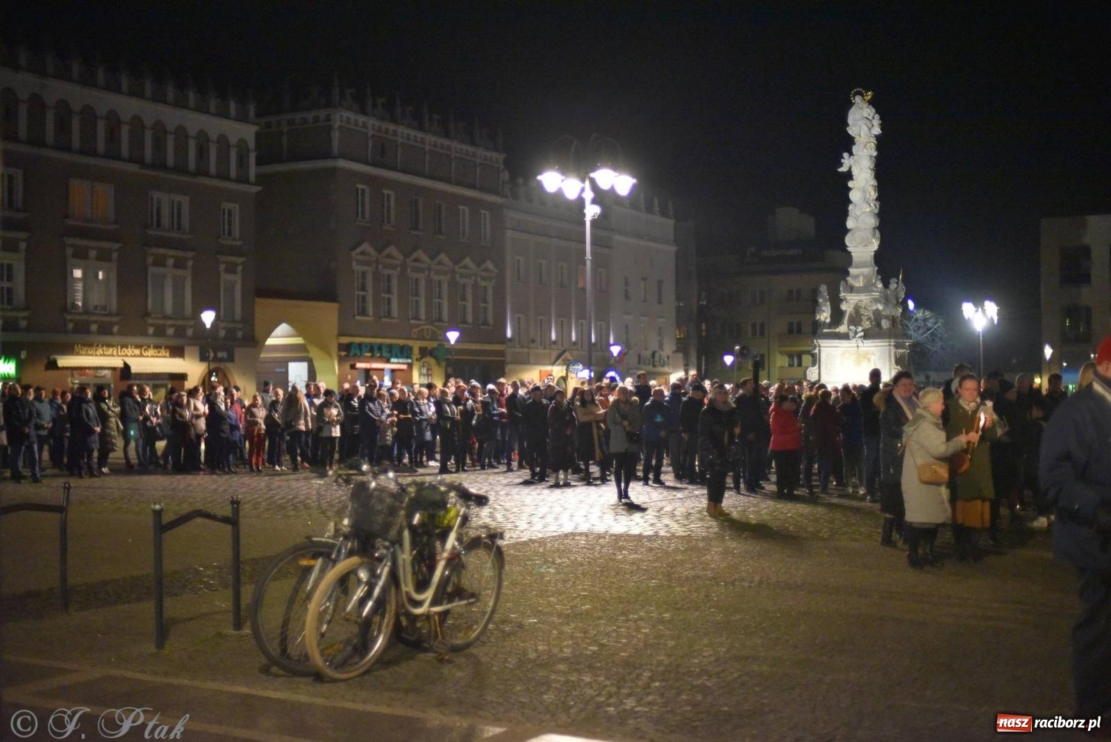 Zdjęcie w galerii na portalu naszraciborz.pl: Droga krzyżowa ulicami Raciborza z rozważaniami o. Cherubina [FOTO i WIDEO] wiadomości z regionu