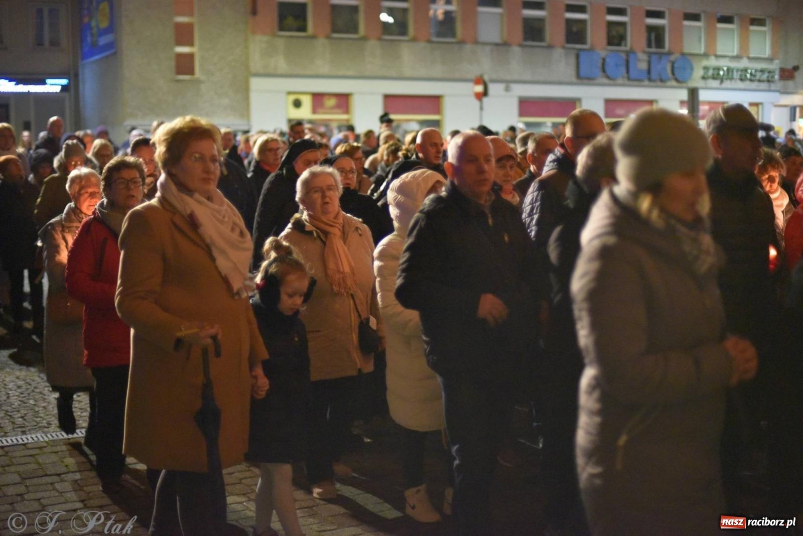 Zdjęcie w galerii na portalu naszraciborz.pl: Droga krzyżowa ulicami Raciborza z rozważaniami o. Cherubina [FOTO i WIDEO] wiadomości z regionu