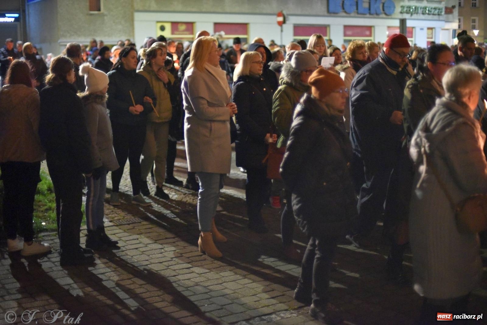 Zdjęcie w galerii na portalu naszraciborz.pl: Droga krzyżowa ulicami Raciborza z rozważaniami o. Cherubina [FOTO i WIDEO] wiadomości z regionu