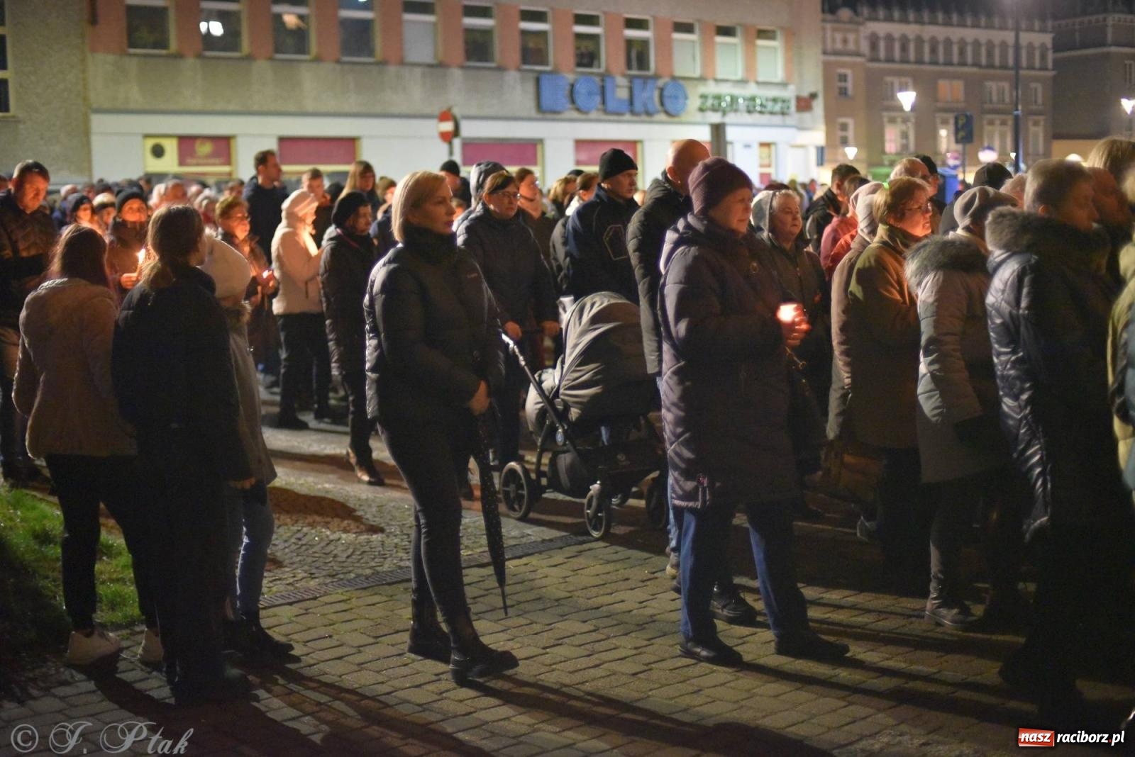 Zdjęcie w galerii na portalu naszraciborz.pl: Droga krzyżowa ulicami Raciborza z rozważaniami o. Cherubina [FOTO i WIDEO] wiadomości z regionu