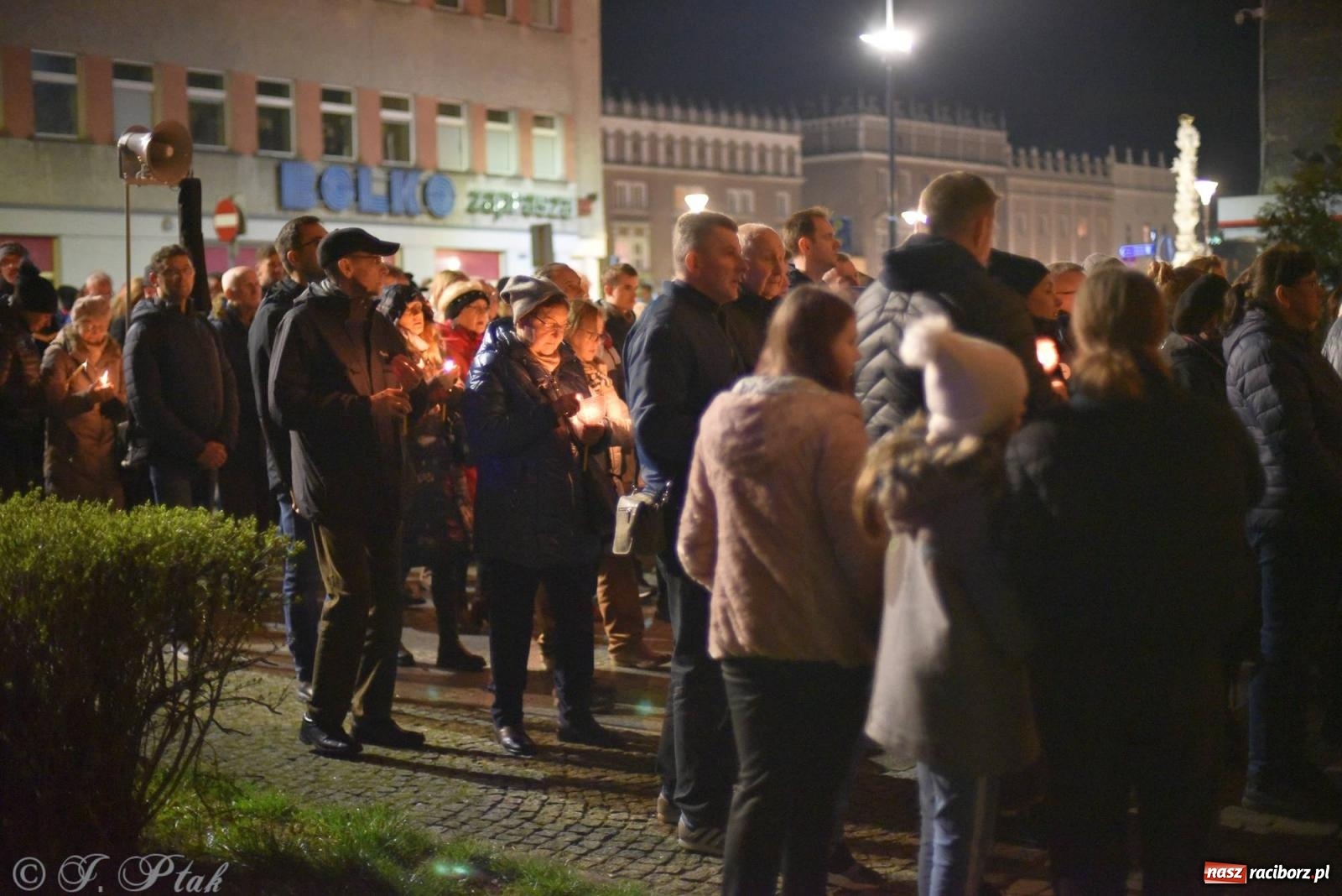Zdjęcie w galerii na portalu naszraciborz.pl: Droga krzyżowa ulicami Raciborza z rozważaniami o. Cherubina [FOTO i WIDEO] wiadomości z regionu