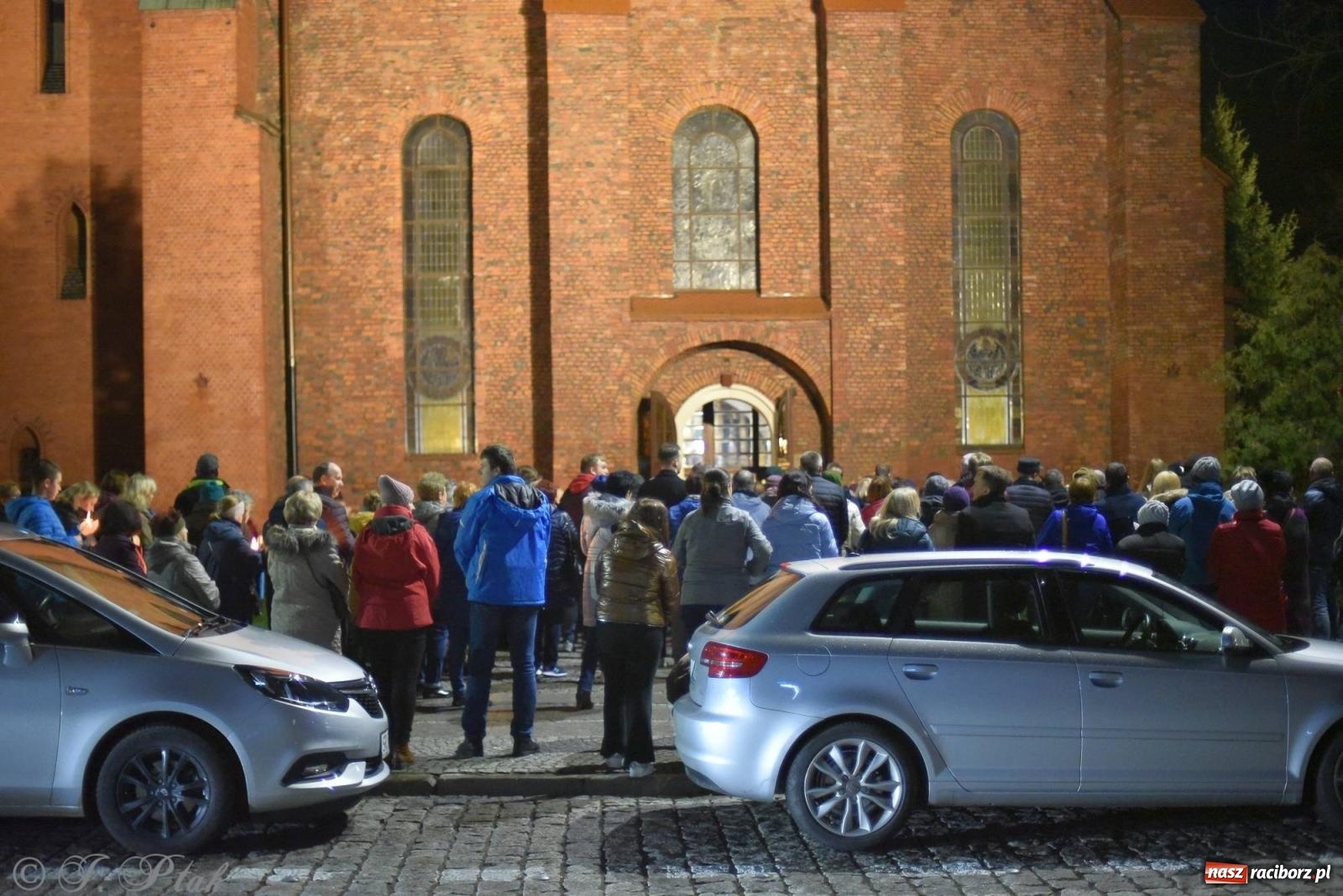 Zdjęcie w galerii na portalu naszraciborz.pl: Droga krzyżowa ulicami Raciborza z rozważaniami o. Cherubina [FOTO i WIDEO] wiadomości z regionu