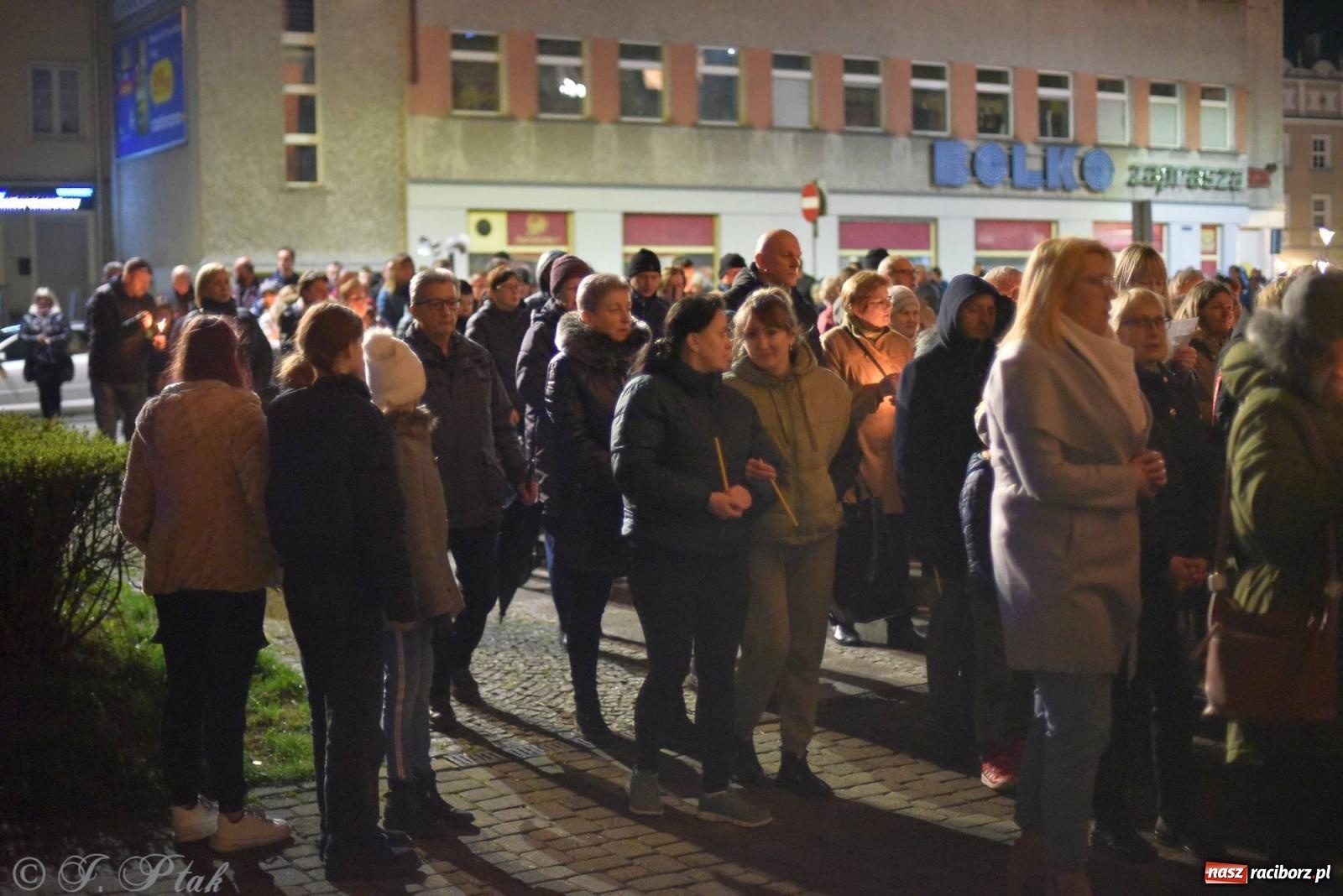 Zdjęcie w galerii na portalu naszraciborz.pl: Droga krzyżowa ulicami Raciborza z rozważaniami o. Cherubina [FOTO i WIDEO] wiadomości z regionu