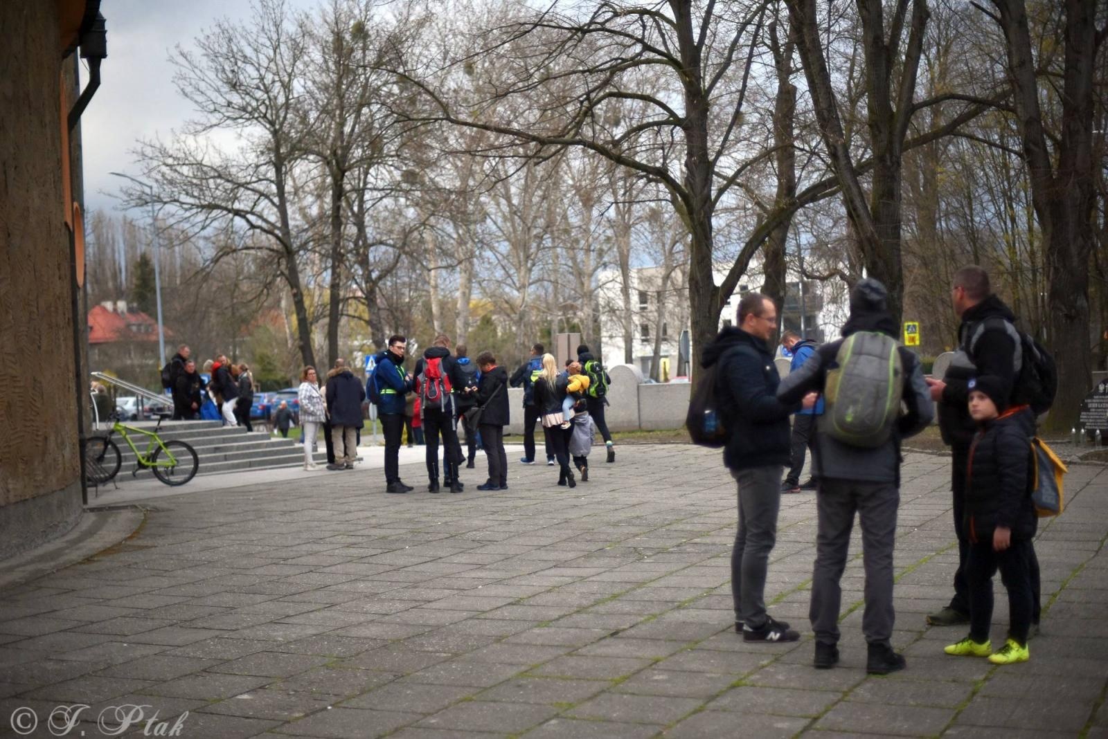 Zdjęcie w galerii na portalu naszraciborz.pl: Idę, bo szukam nadziei. Na szlaku Ekstremalnej Drogi Krzyżowej z Raciborza wiadomości z regionu
