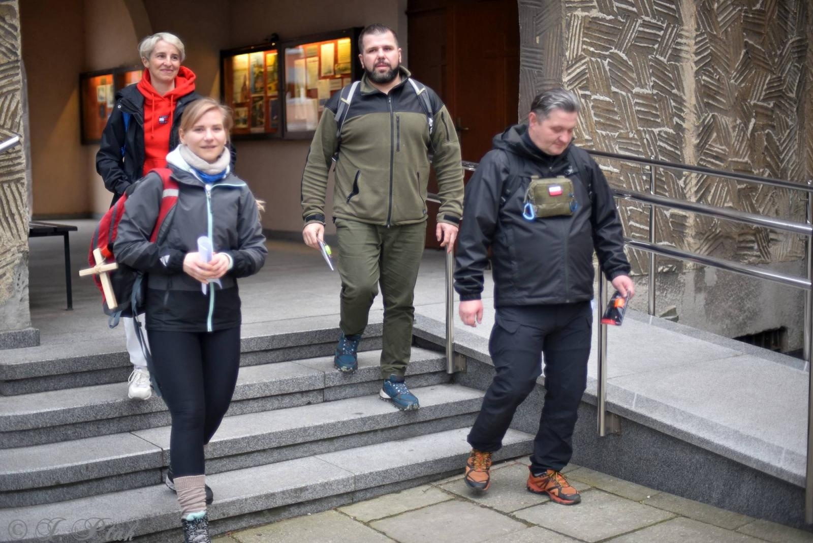 Zdjęcie w galerii na portalu naszraciborz.pl: Idę, bo szukam nadziei. Na szlaku Ekstremalnej Drogi Krzyżowej z Raciborza wiadomości z regionu