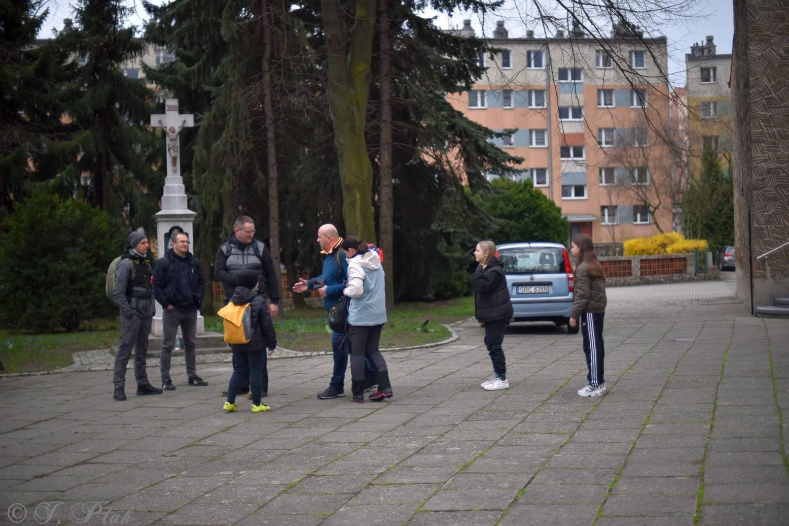 Zdjęcie w galerii na portalu naszraciborz.pl: Idę, bo szukam nadziei. Na szlaku Ekstremalnej Drogi Krzyżowej z Raciborza wiadomości z regionu