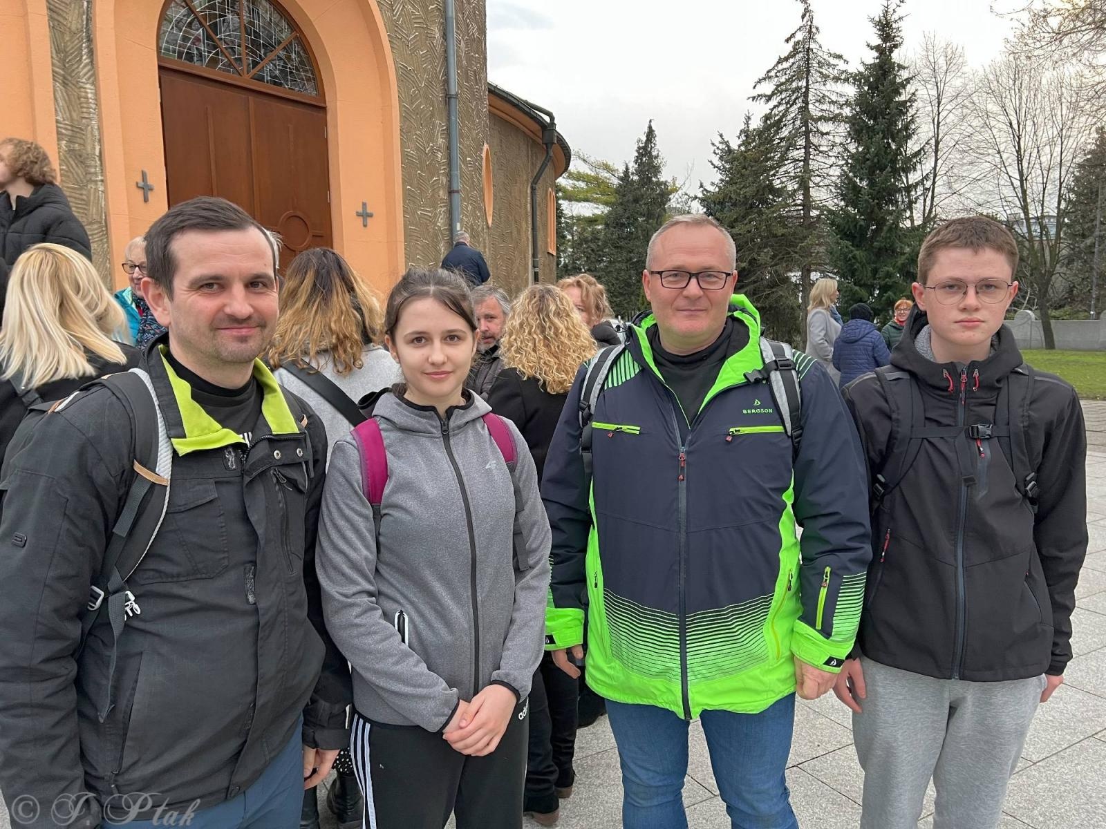 Zdjęcie w galerii na portalu naszraciborz.pl: Idę, bo szukam nadziei. Na szlaku Ekstremalnej Drogi Krzyżowej z Raciborza wiadomości z regionu