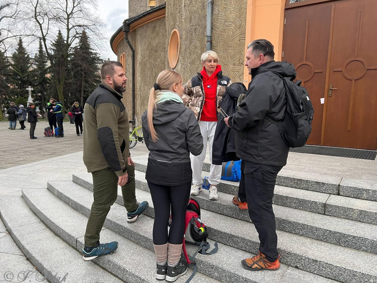 Zdjęcie w galerii na portalu naszraciborz.pl: Idę, bo szukam nadziei. Na szlaku Ekstremalnej Drogi Krzyżowej z Raciborza wiadomości z regionu