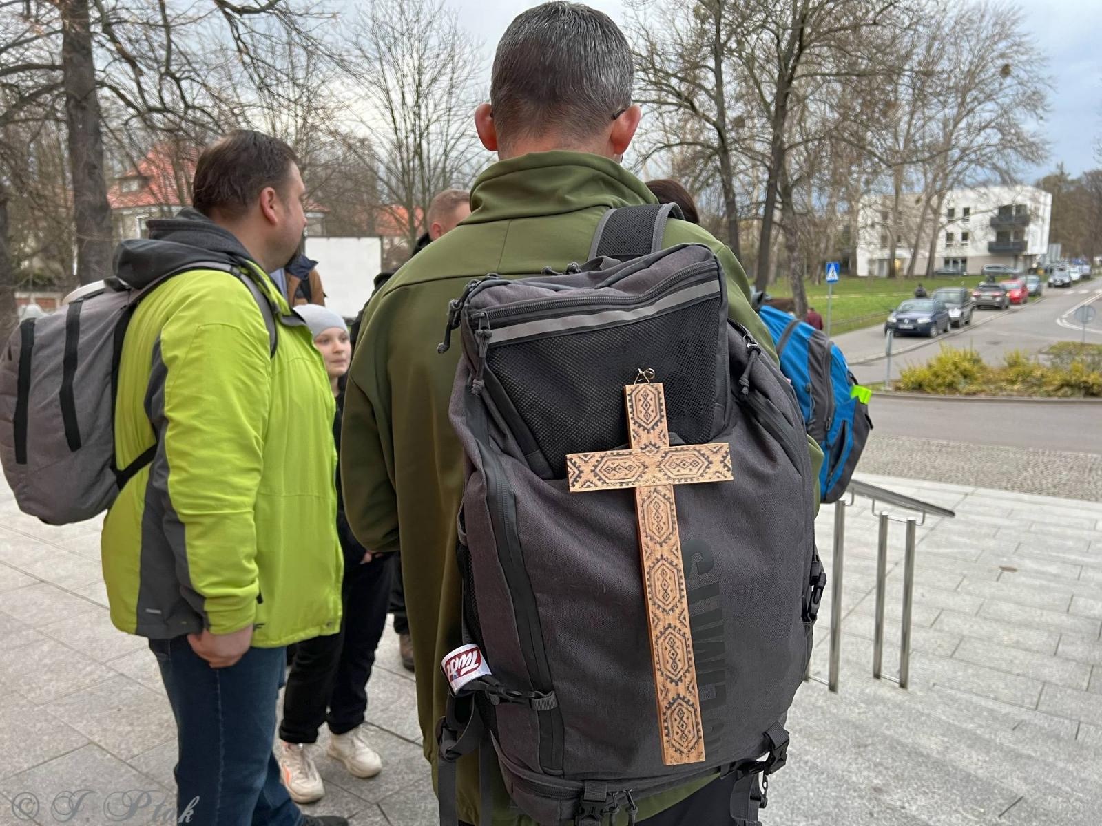 Zdjęcie w galerii na portalu naszraciborz.pl: Idę, bo szukam nadziei. Na szlaku Ekstremalnej Drogi Krzyżowej z Raciborza wiadomości z regionu