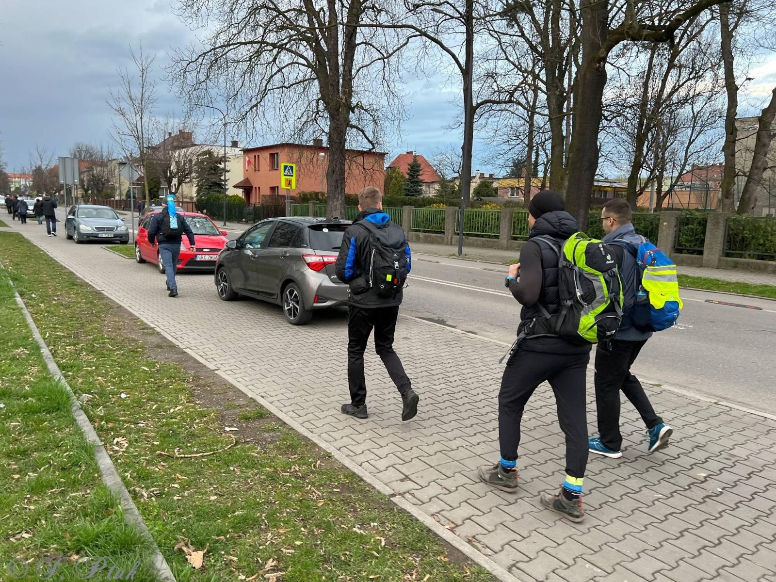 Zdjęcie w galerii na portalu naszraciborz.pl: Idę, bo szukam nadziei. Na szlaku Ekstremalnej Drogi Krzyżowej z Raciborza wiadomości z regionu