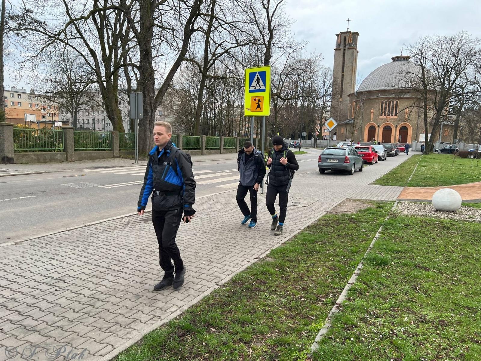 Zdjęcie w galerii na portalu naszraciborz.pl: Idę, bo szukam nadziei. Na szlaku Ekstremalnej Drogi Krzyżowej z Raciborza wiadomości z regionu