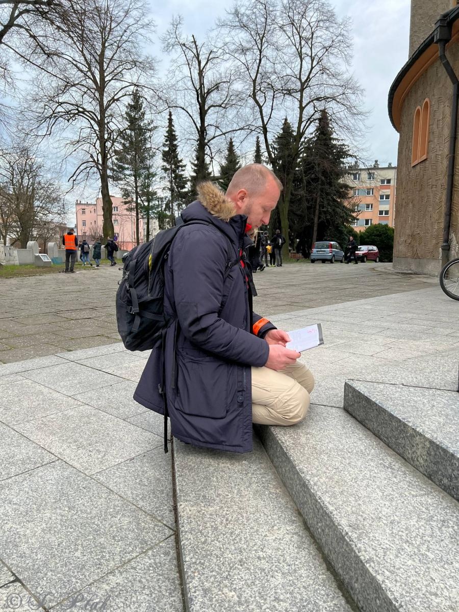 Zdjęcie w galerii na portalu naszraciborz.pl: Idę, bo szukam nadziei. Na szlaku Ekstremalnej Drogi Krzyżowej z Raciborza wiadomości z regionu