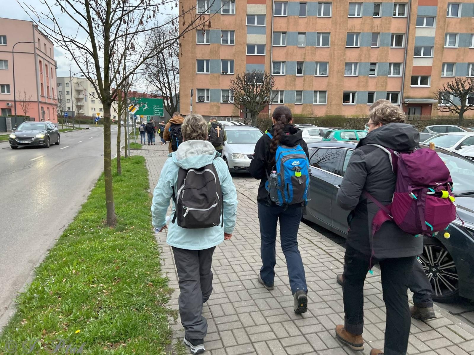 Zdjęcie w galerii na portalu naszraciborz.pl: Idę, bo szukam nadziei. Na szlaku Ekstremalnej Drogi Krzyżowej z Raciborza wiadomości z regionu