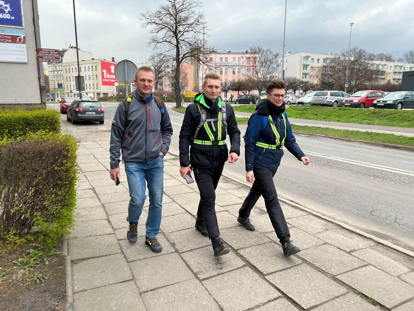 Zdjęcie w galerii na portalu naszraciborz.pl: Idę, bo szukam nadziei. Na szlaku Ekstremalnej Drogi Krzyżowej z Raciborza wiadomości z regionu