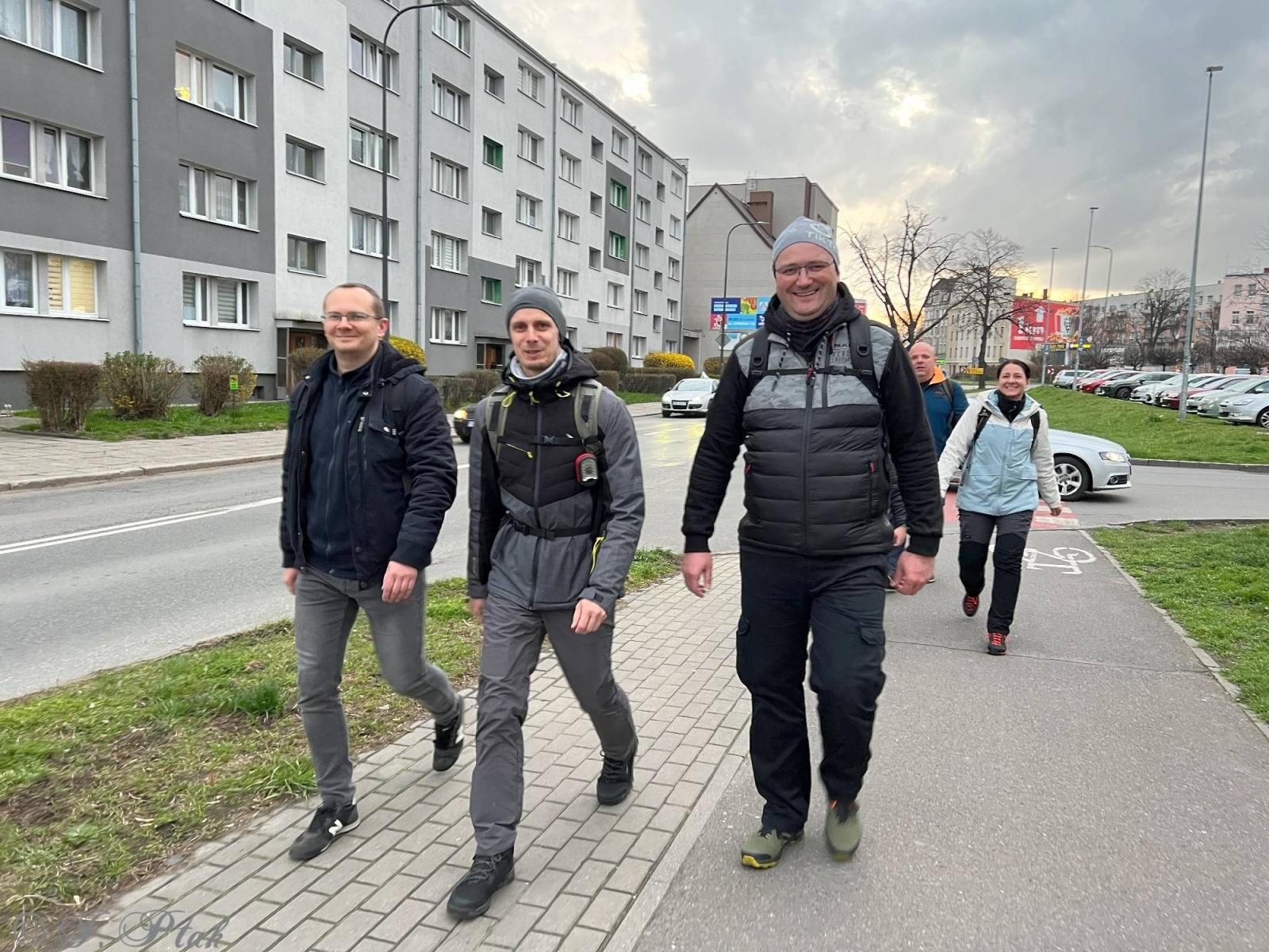 Zdjęcie w galerii na portalu naszraciborz.pl: Idę, bo szukam nadziei. Na szlaku Ekstremalnej Drogi Krzyżowej z Raciborza wiadomości z regionu