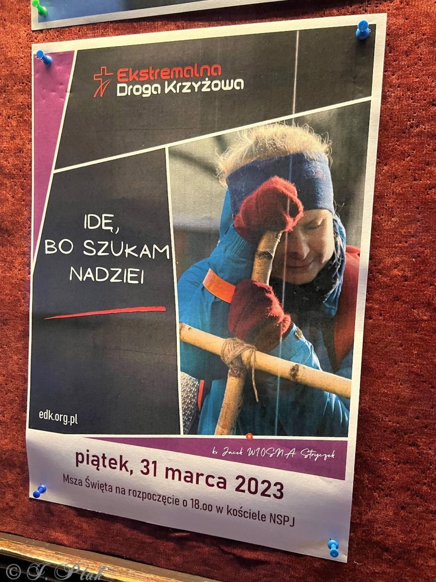 Zdjęcie w galerii na portalu naszraciborz.pl: Idę, bo szukam nadziei. Na szlaku Ekstremalnej Drogi Krzyżowej z Raciborza wiadomości z regionu