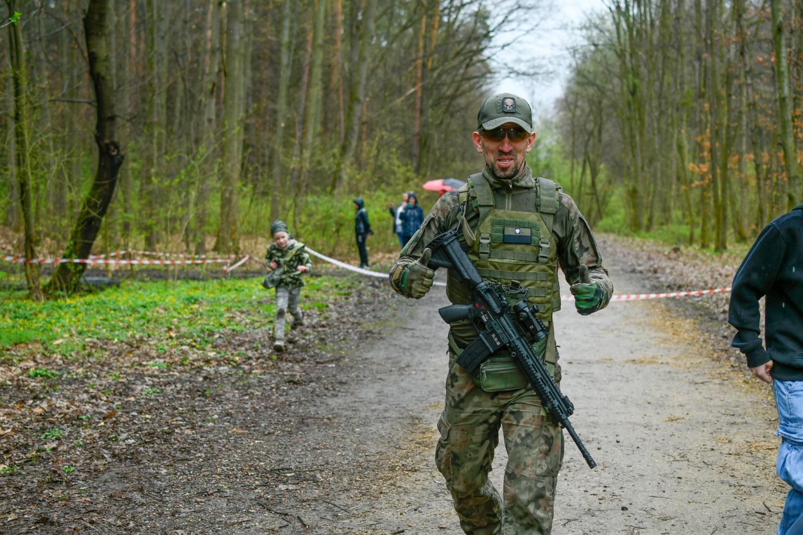 Zdjęcie w galerii na portalu naszraciborz.pl: ZWIADOWCY. Bieg militarny w lesie Obora wiadomości z regionu