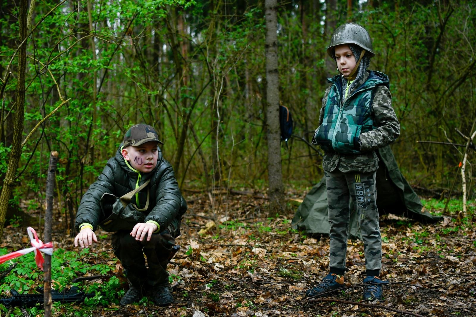 Zdjęcie w galerii na portalu naszraciborz.pl: ZWIADOWCY. Bieg militarny w lesie Obora wiadomości z regionu
