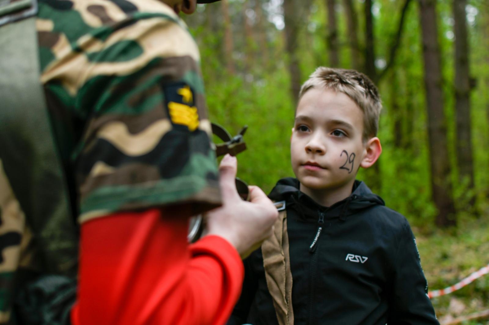 Zdjęcie w galerii na portalu naszraciborz.pl: ZWIADOWCY. Bieg militarny w lesie Obora wiadomości z regionu