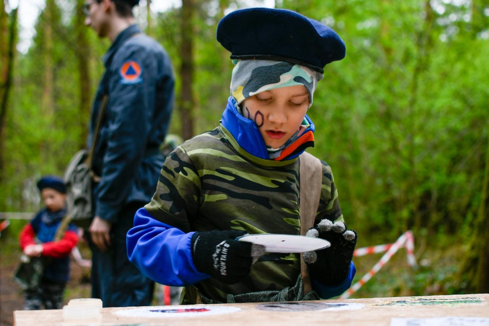 Zdjęcie w galerii na portalu naszraciborz.pl: ZWIADOWCY. Bieg militarny w lesie Obora wiadomości z regionu