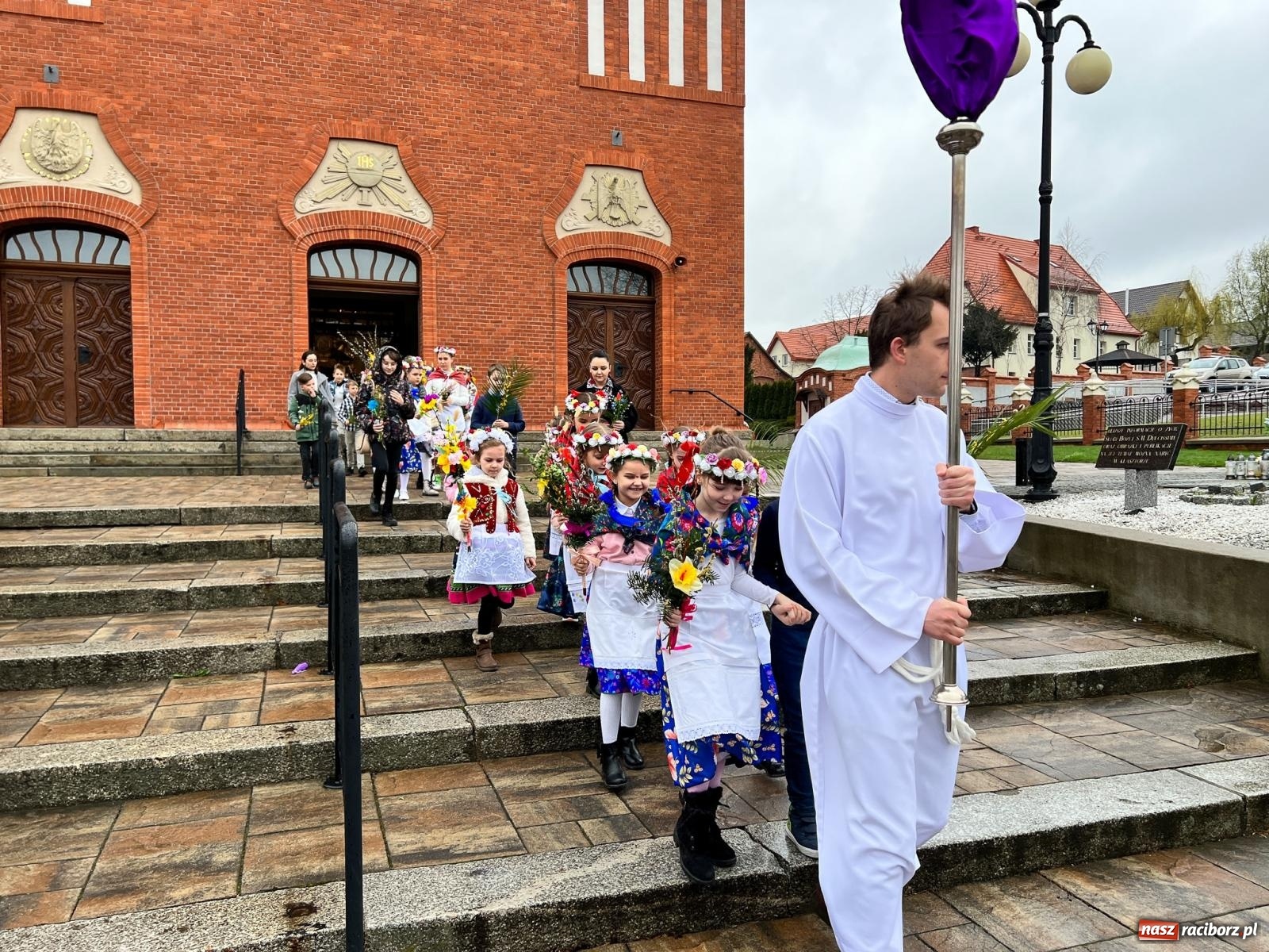 Zdjęcie w galerii na portalu naszraciborz.pl: Procesja na Niedzielę Palmową w parafii w Brzeziu [FOTO i WIDEO] wiadomości z regionu