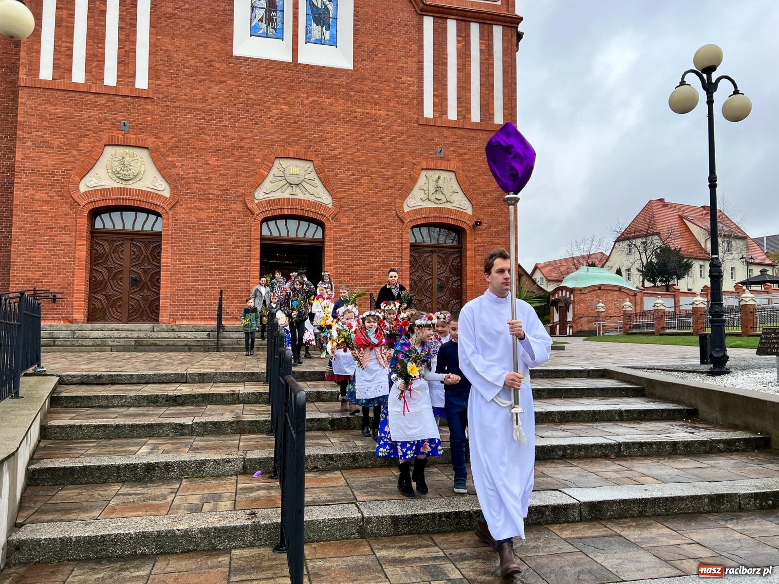 Zdjęcie w galerii na portalu naszraciborz.pl: Procesja na Niedzielę Palmową w parafii w Brzeziu [FOTO i WIDEO] wiadomości z regionu