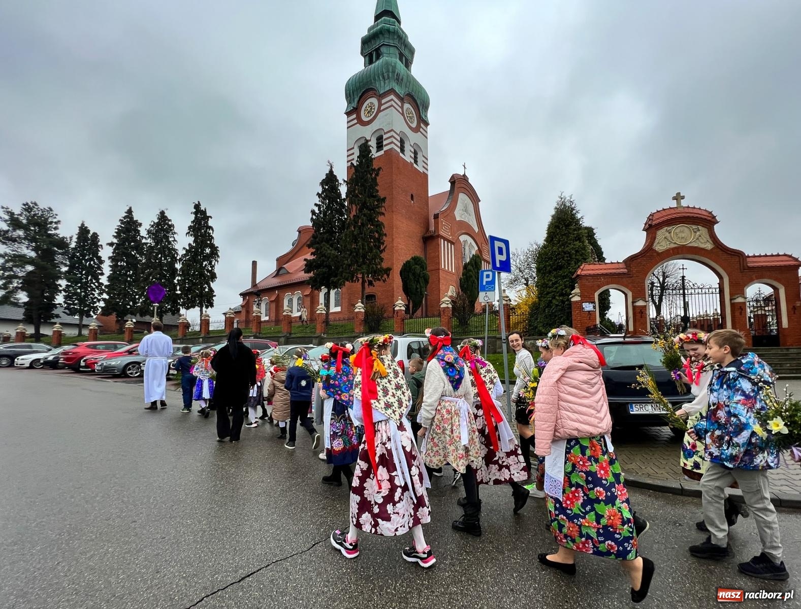 Zdjęcie w galerii na portalu naszraciborz.pl: Procesja na Niedzielę Palmową w parafii w Brzeziu [FOTO i WIDEO] wiadomości z regionu