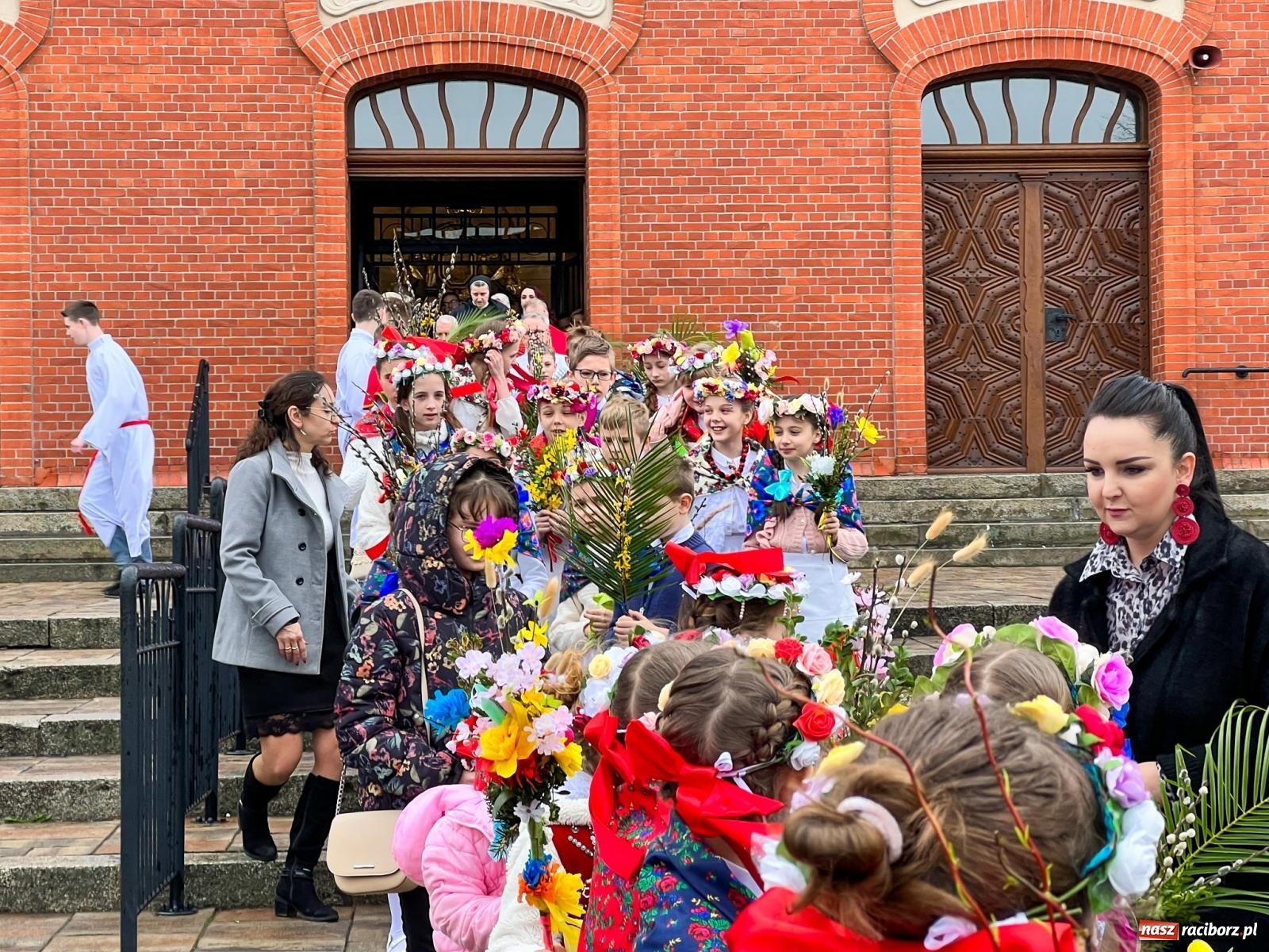 Zdjęcie w galerii na portalu naszraciborz.pl: Procesja na Niedzielę Palmową w parafii w Brzeziu [FOTO i WIDEO] wiadomości z regionu