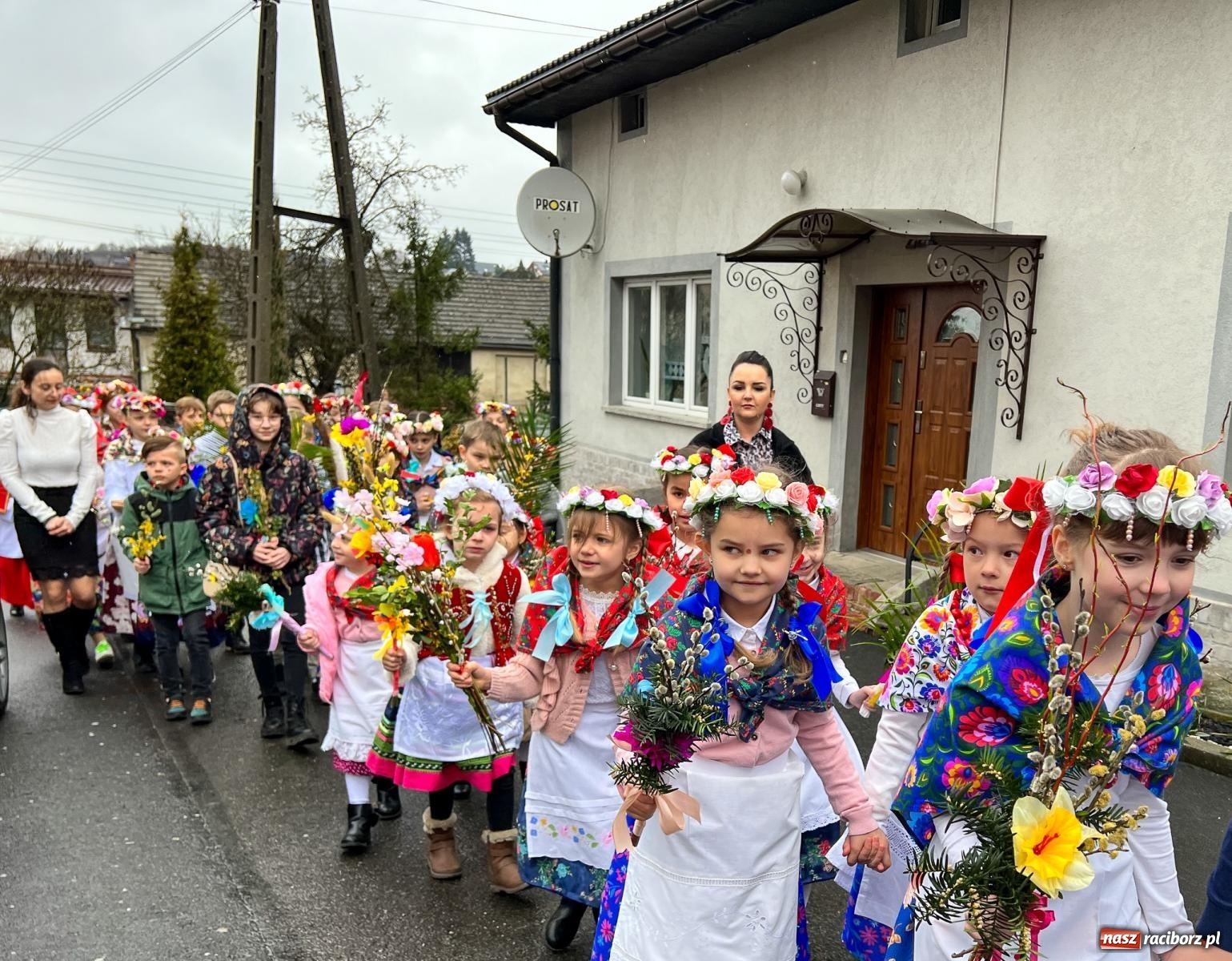 Zdjęcie w galerii na portalu naszraciborz.pl: Procesja na Niedzielę Palmową w parafii w Brzeziu [FOTO i WIDEO] wiadomości z regionu