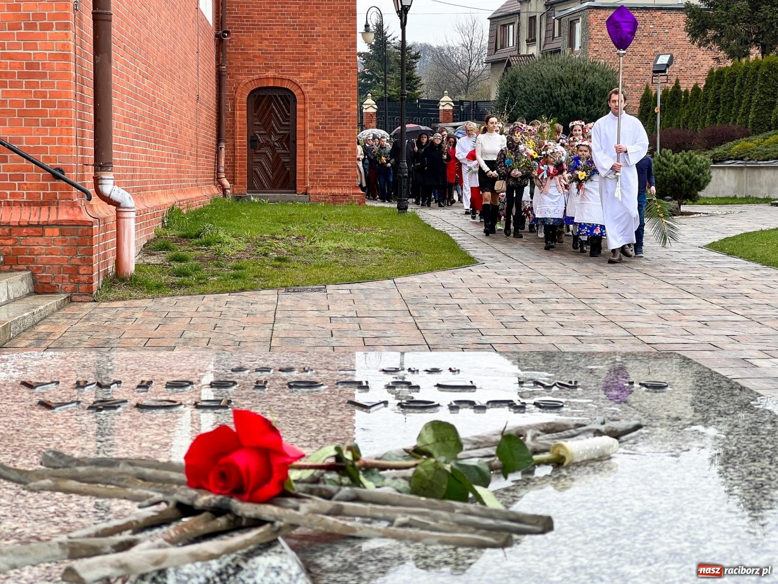 Zdjęcie w galerii na portalu naszraciborz.pl: Procesja na Niedzielę Palmową w parafii w Brzeziu [FOTO i WIDEO] wiadomości z regionu