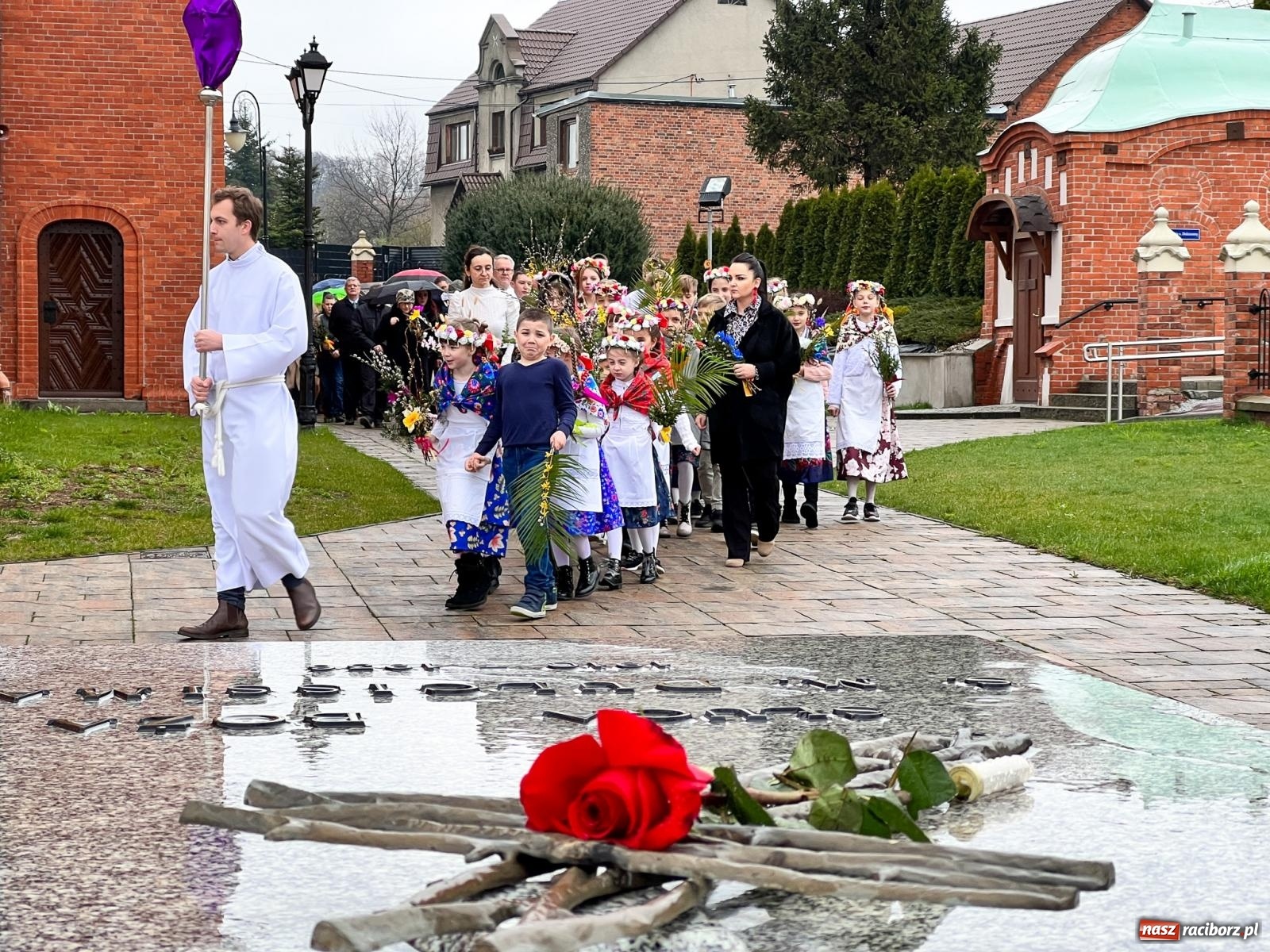 Zdjęcie w galerii na portalu naszraciborz.pl: Procesja na Niedzielę Palmową w parafii w Brzeziu [FOTO i WIDEO] wiadomości z regionu