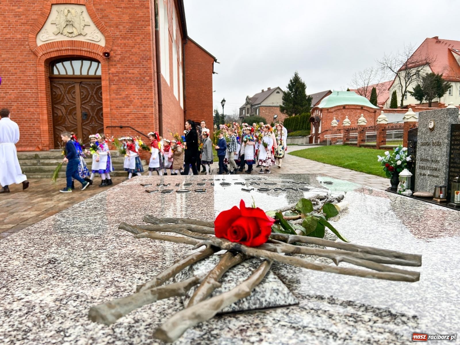Zdjęcie w galerii na portalu naszraciborz.pl: Procesja na Niedzielę Palmową w parafii w Brzeziu [FOTO i WIDEO] wiadomości z regionu