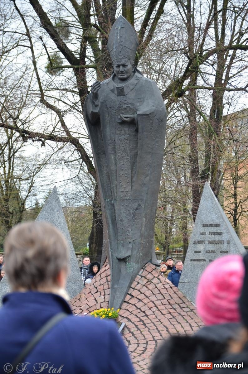 Zdjęcie w galerii na portalu naszraciborz.pl: Nie lękajcie się! Marsz Papieski w Raciborzu [FOTO i WIDEO] wiadomości z regionu