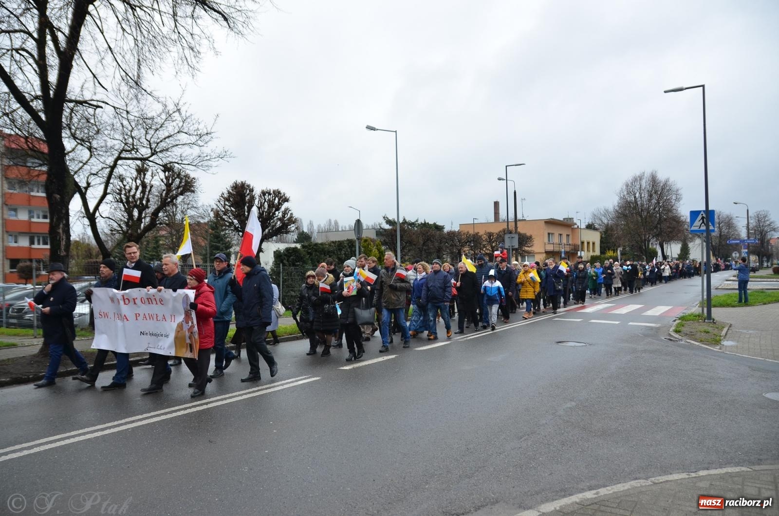 Zdjęcie w galerii na portalu naszraciborz.pl: Nie lękajcie się! Marsz Papieski w Raciborzu [FOTO i WIDEO] wiadomości z regionu