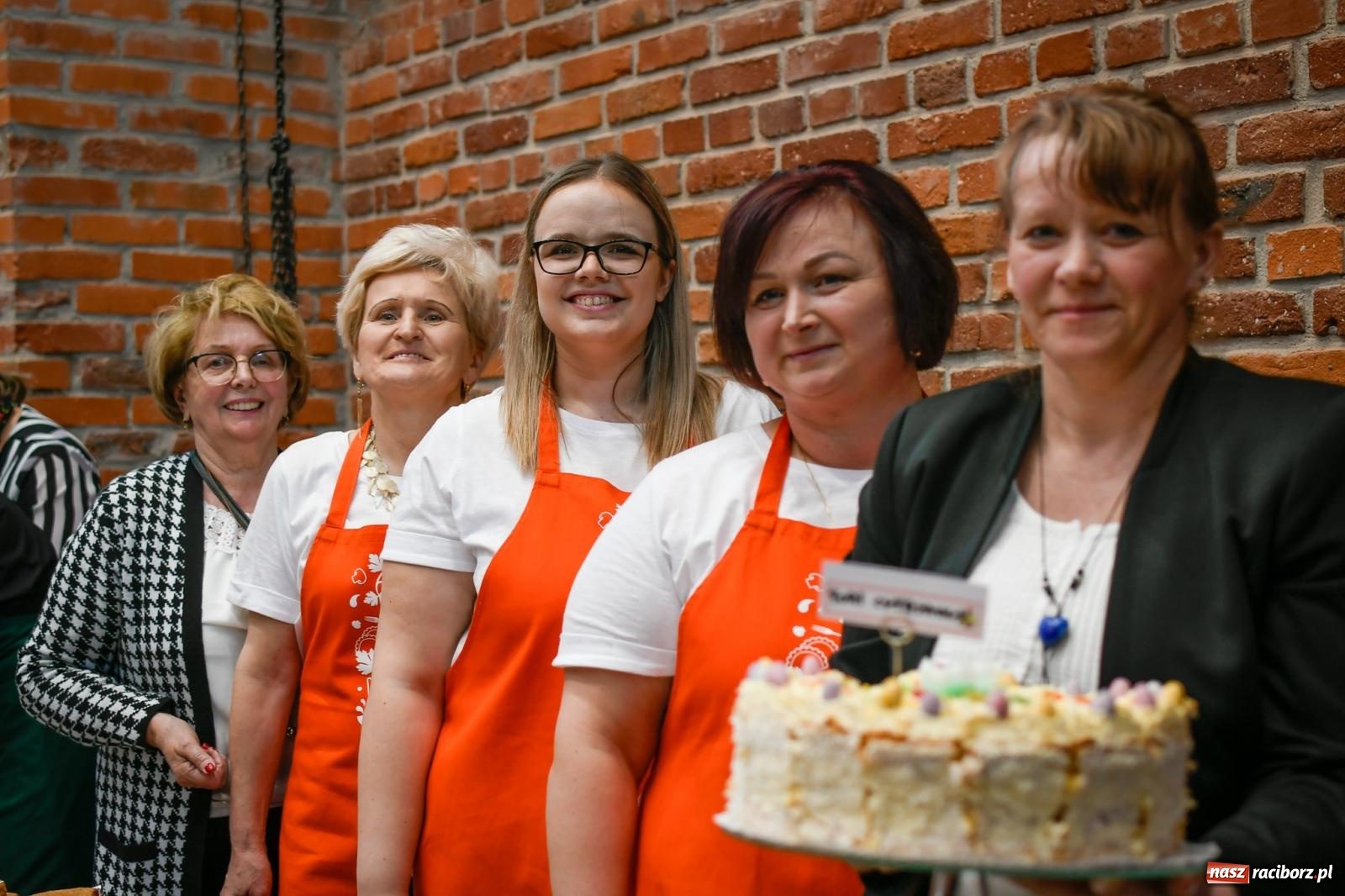 Zdjęcie w galerii na portalu naszraciborz.pl: Słodko, muzycznie i wesoło. Kiermasz wielkanocny w starej wozowni w Tworkowie wiadomości z regionu