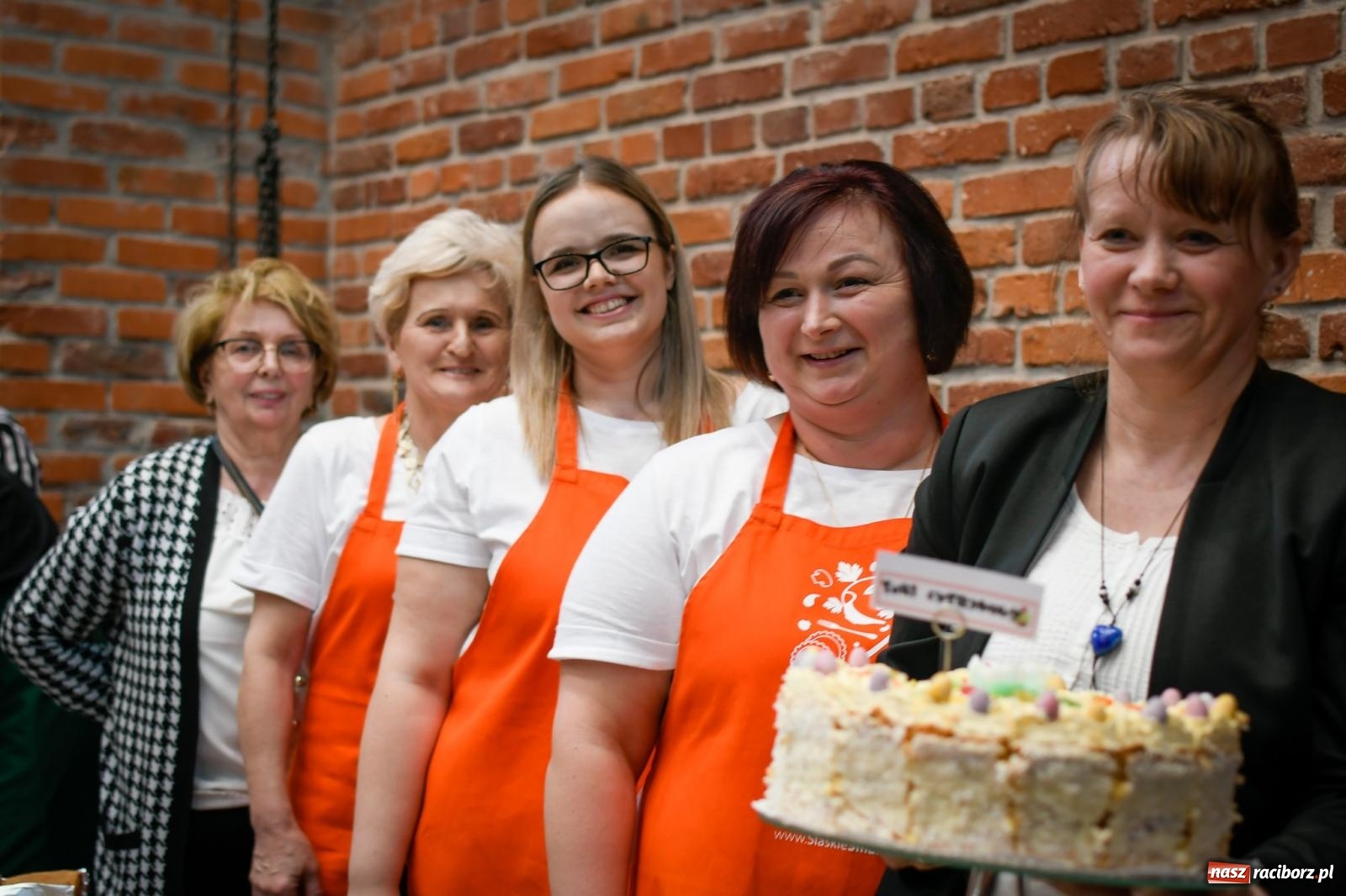 Zdjęcie w galerii na portalu naszraciborz.pl: Słodko, muzycznie i wesoło. Kiermasz wielkanocny w starej wozowni w Tworkowie wiadomości z regionu
