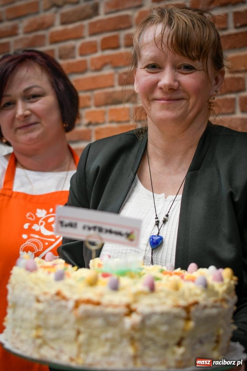 Zdjęcie w galerii na portalu naszraciborz.pl: Słodko, muzycznie i wesoło. Kiermasz wielkanocny w starej wozowni w Tworkowie wiadomości z regionu
