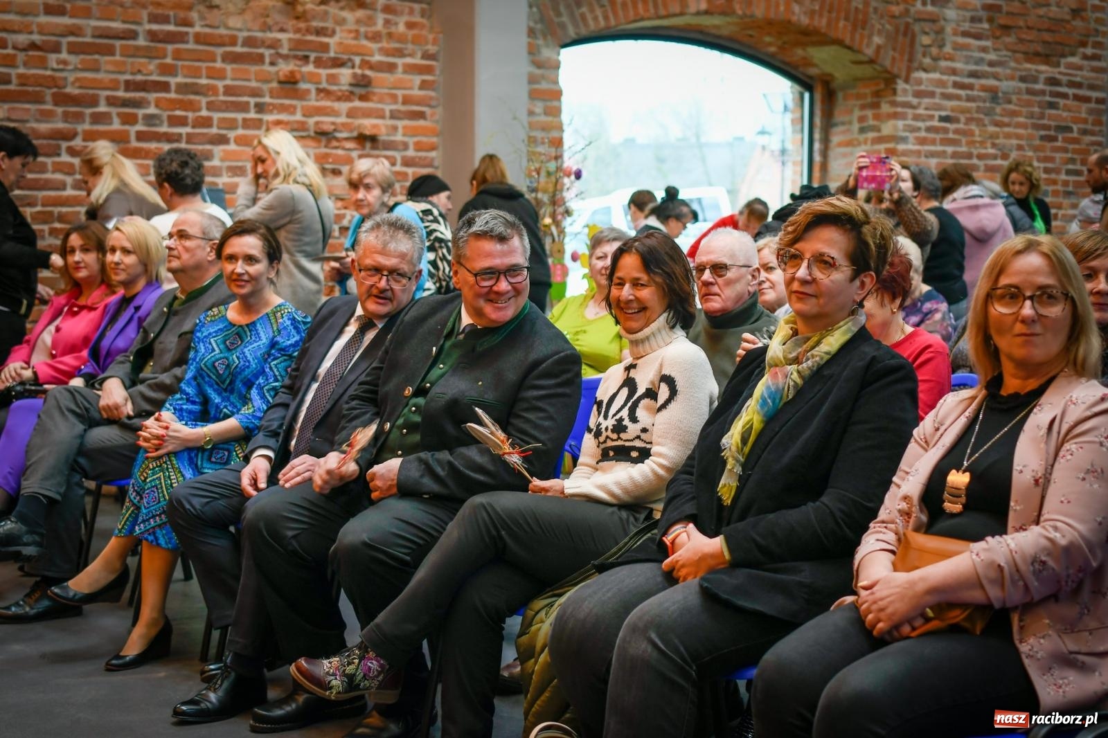 Zdjęcie w galerii na portalu naszraciborz.pl: Słodko, muzycznie i wesoło. Kiermasz wielkanocny w starej wozowni w Tworkowie wiadomości z regionu