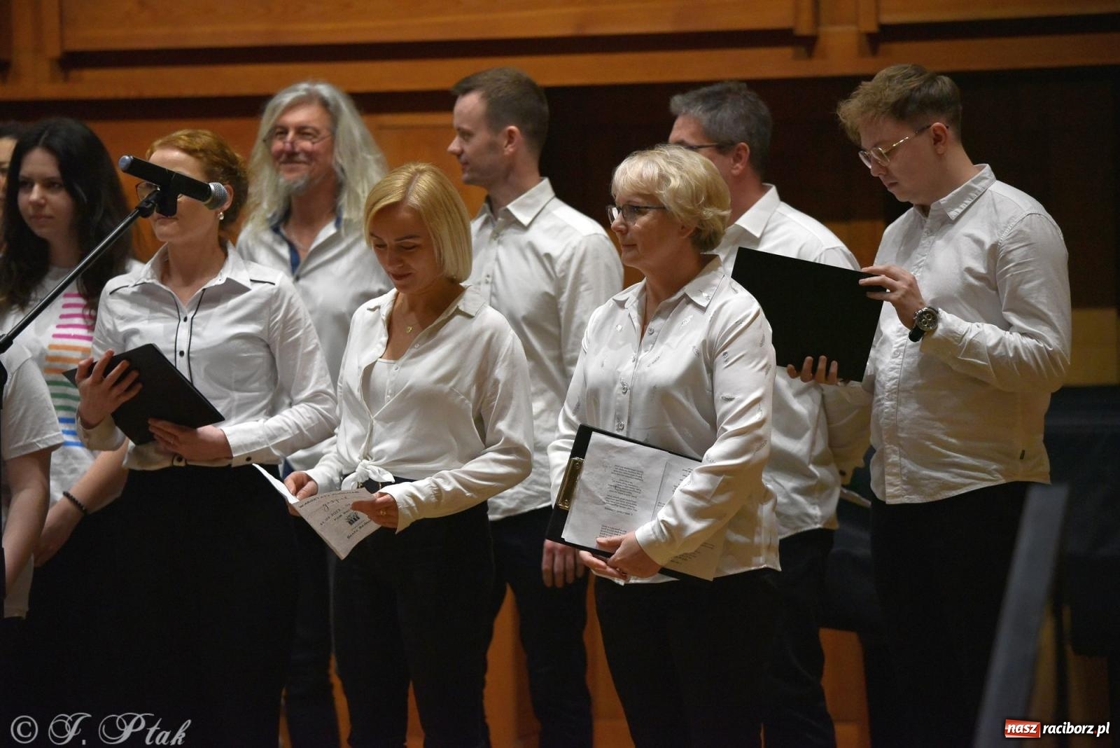 Zdjęcie w galerii na portalu naszraciborz.pl: Muzyka gospel wypełniła salę koncertową raciborskiej szkoły muzycznej wiadomości z regionu