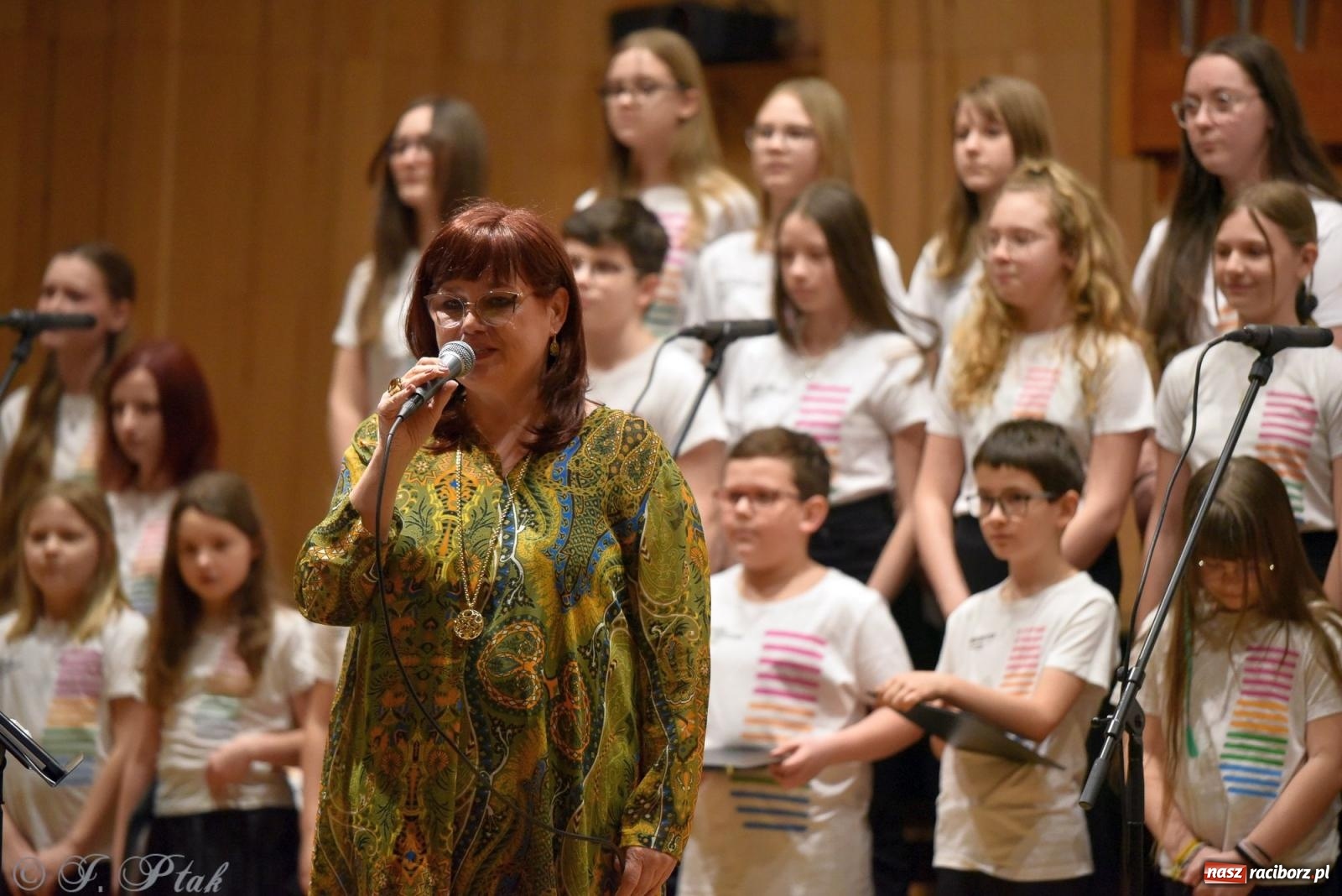 Zdjęcie w galerii na portalu naszraciborz.pl: Muzyka gospel wypełniła salę koncertową raciborskiej szkoły muzycznej wiadomości z regionu